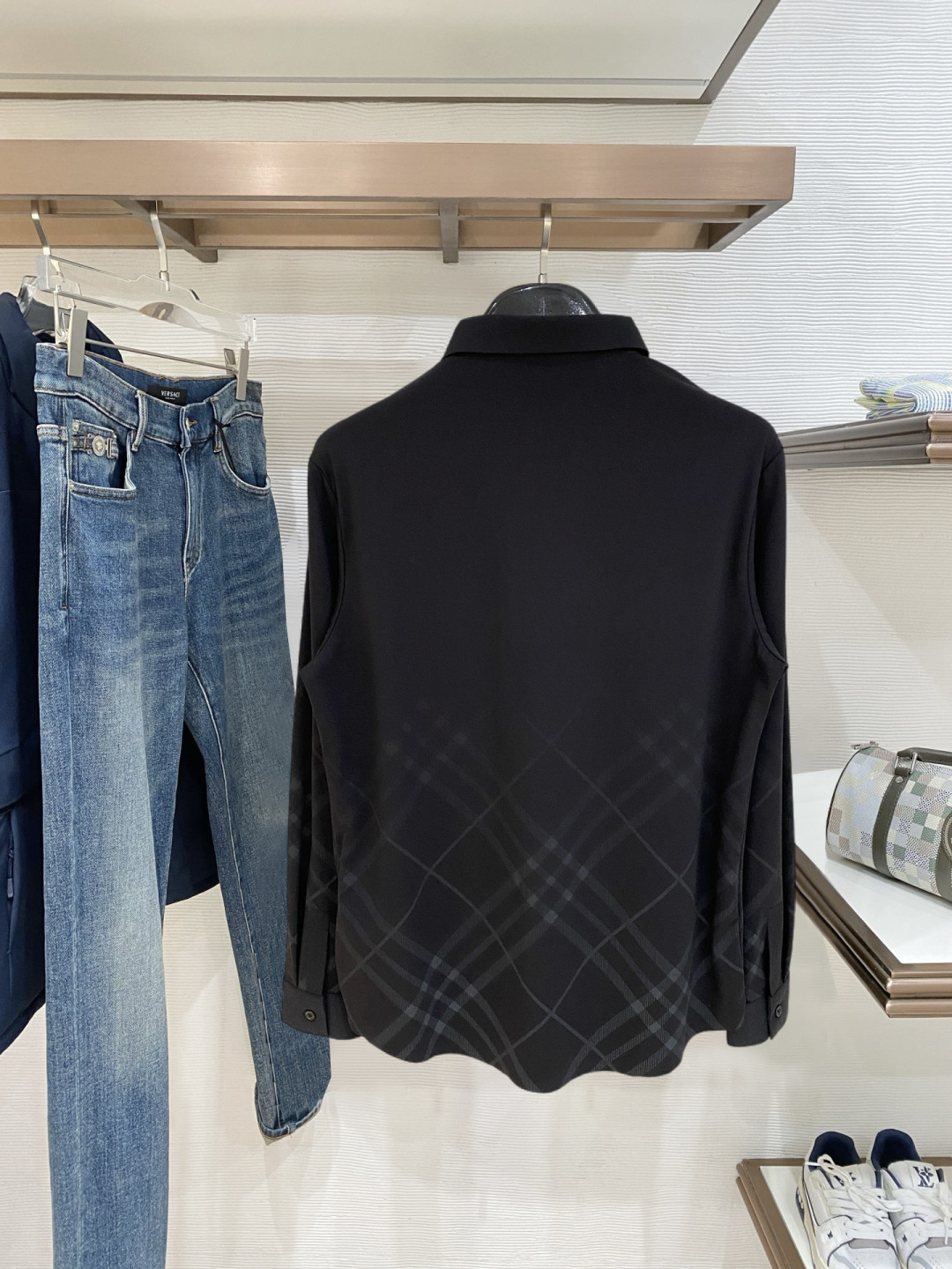 巴宝莉秋季新款Polo翻领长袖 系列。定制顶级冰爽锦氨无痕衬衫🔥！重工艺1:1设计，时尚大牌元素logo