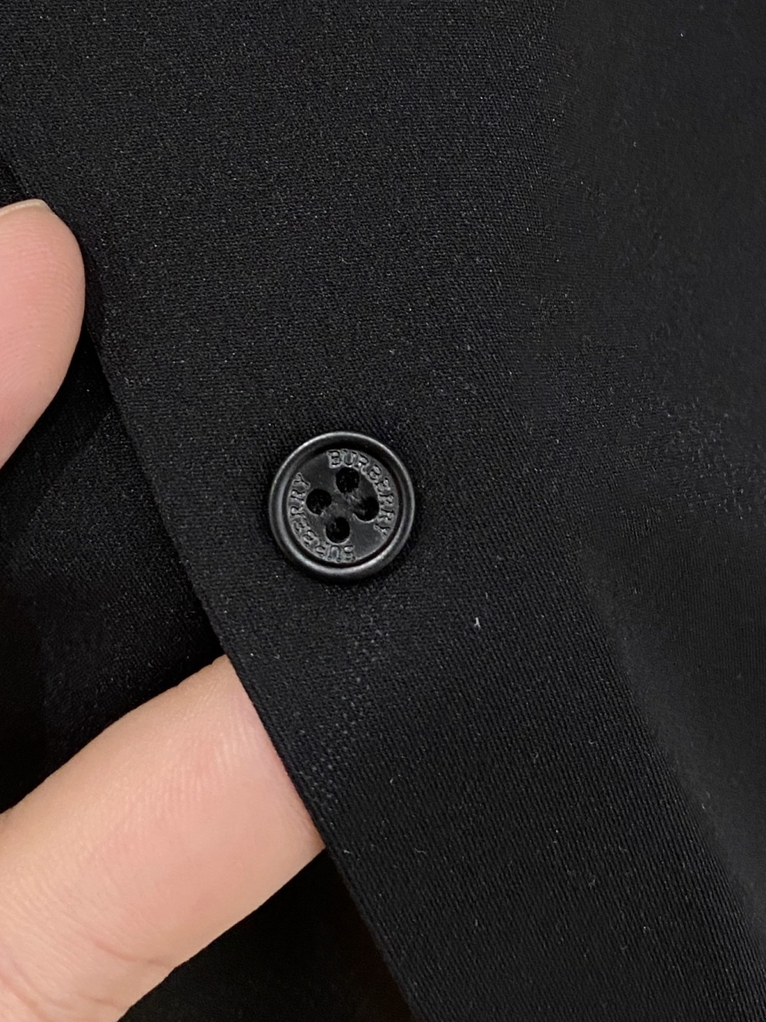 巴宝莉秋季新款Polo翻领长袖 系列。定制顶级冰爽锦氨无痕衬衫🔥！重工艺1:1设计，时尚大牌元素logo