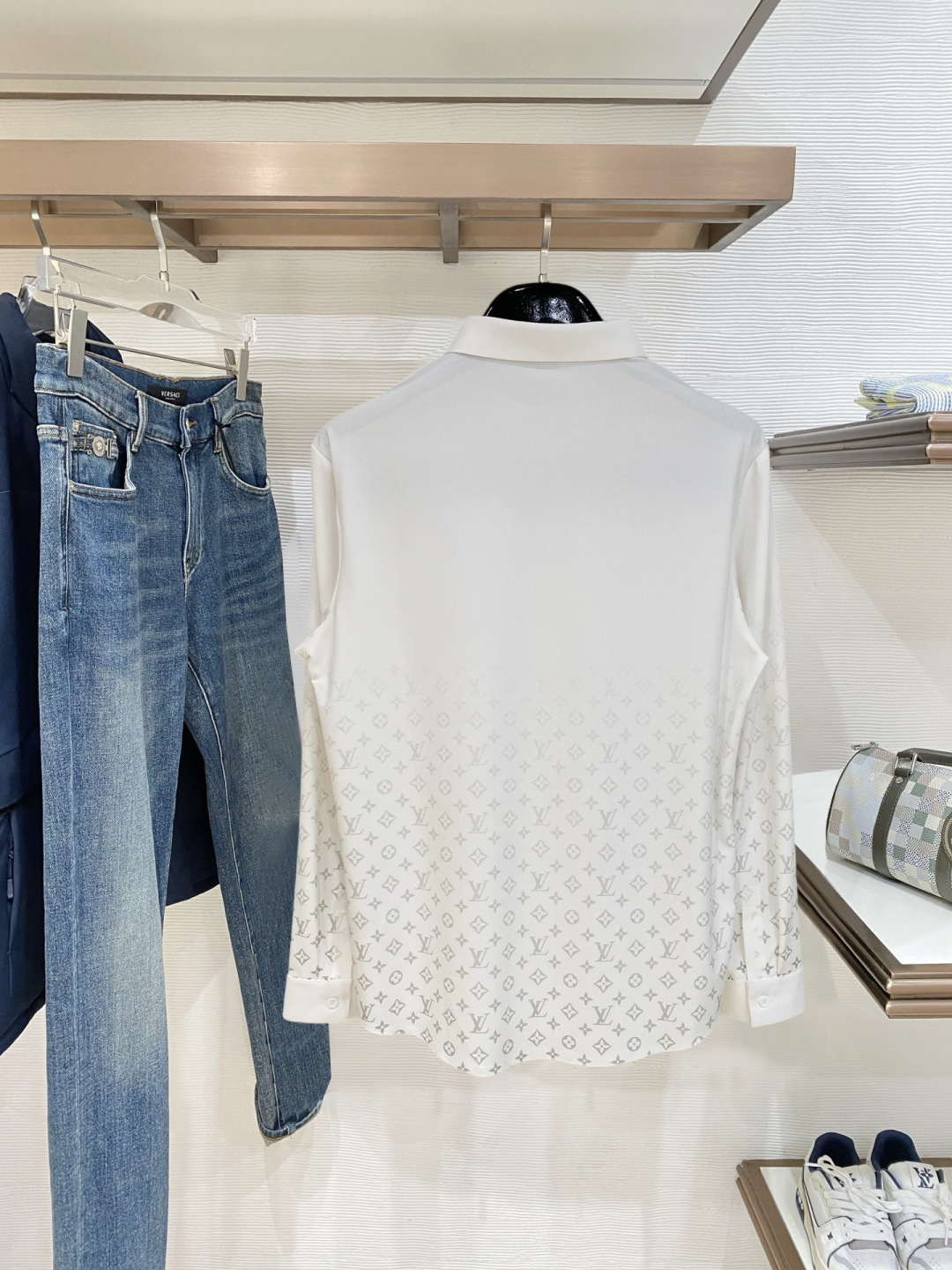 路易威登 Lv 秋季新款Polo翻领长袖 系列。定制顶级冰爽锦氨无痕衬衫🔥！重工艺1:1设计，时尚大牌元