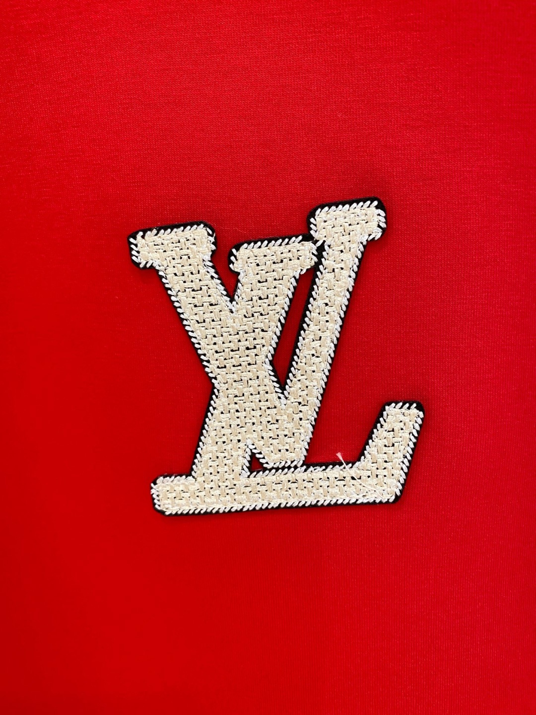 Lv 新年中国红 2025秋冬新款 顶级版本 最新款空气层 卫衣独家发售！原版复刻，独家设计，超强工艺！