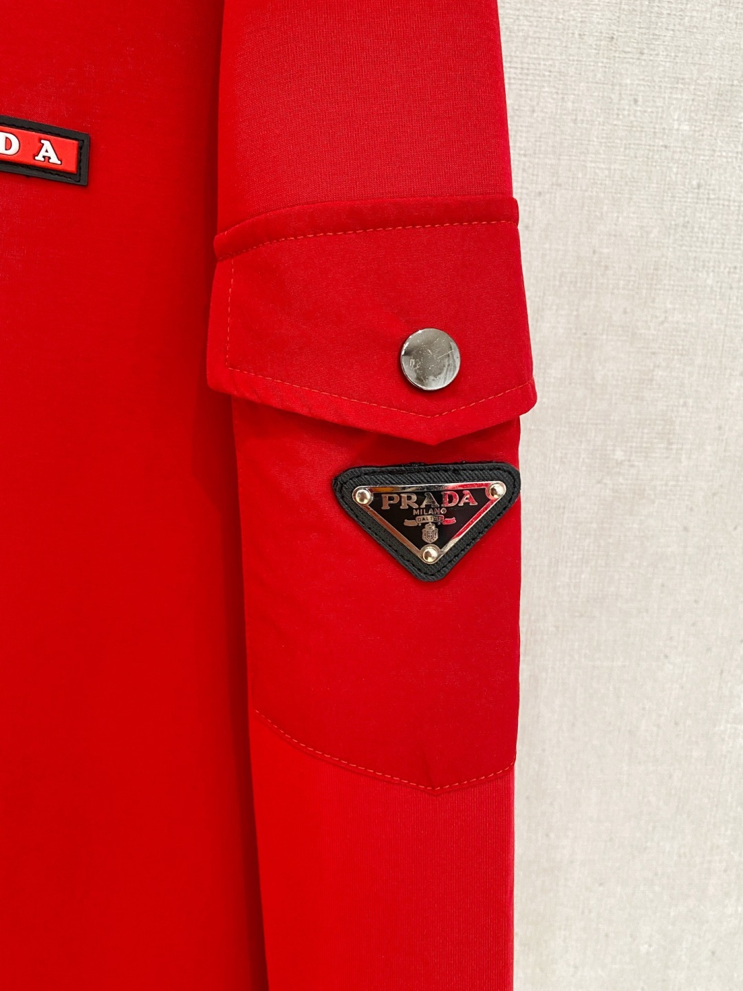 普拉达 新年中国红 2025秋冬新款 顶级版本 最新款空气层 卫衣独家发售！原版复刻，独家设计，超强工艺