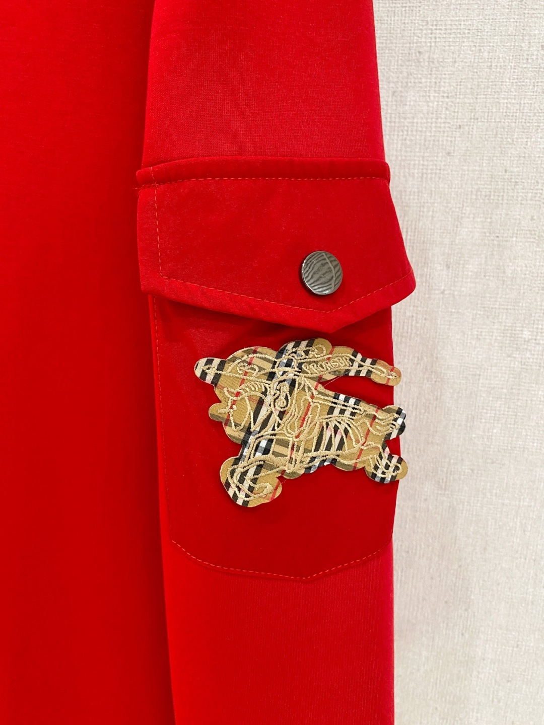 巴宝莉 新年中国红 2025秋冬新款 顶级版本 最新款空气层 卫衣独家发售！原版复刻，独家设计，超强工艺