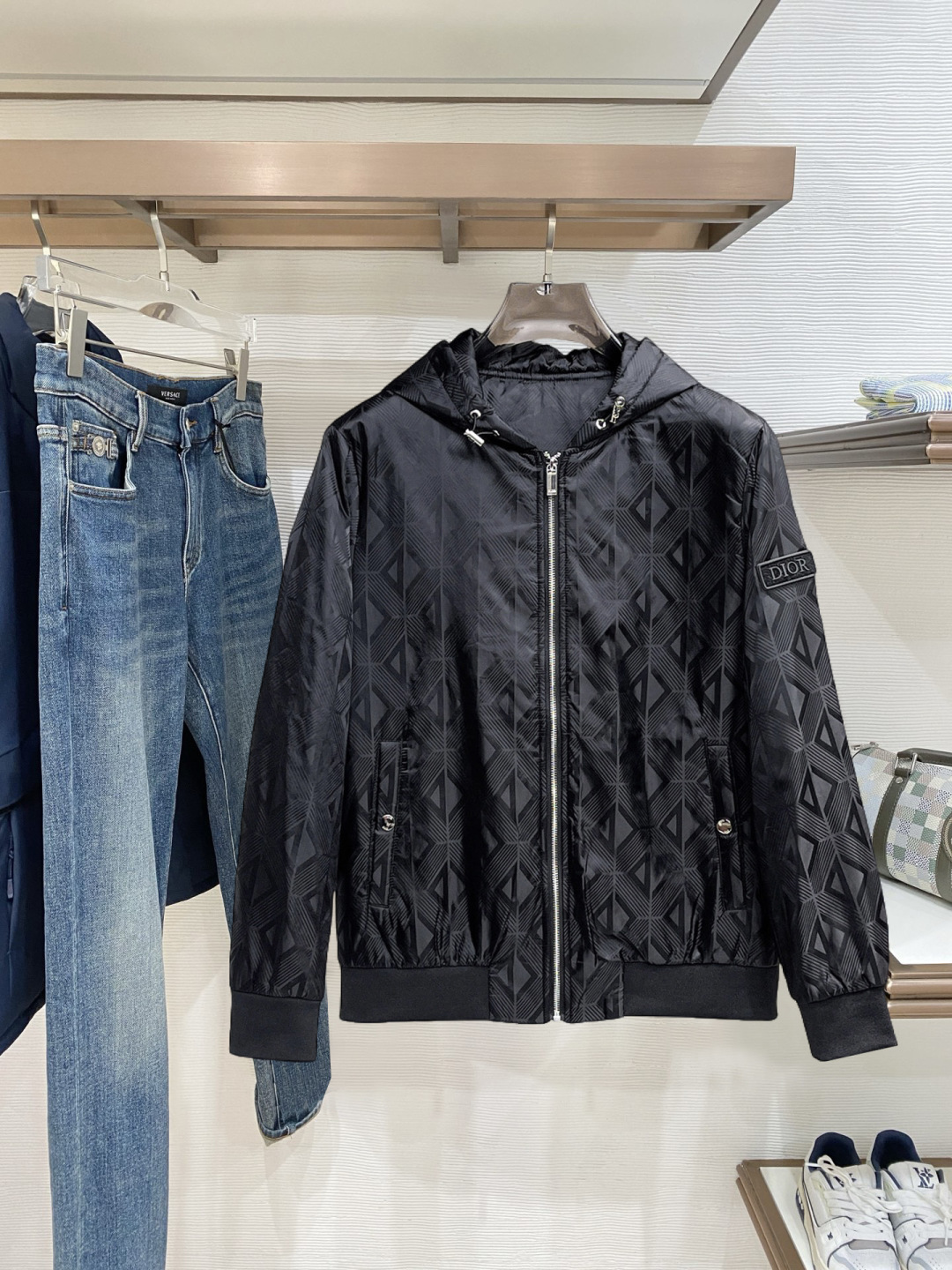 NO:728284,Support the new dior cotton-filled autumn and winter hot-selling counter new casual fashion jacket after the new year. Ultra-avant-garde design style, delicate and comfortable, very light and not easy to wrinkle. Multiple craftsmanship. The overall design is quite visual, the upper body is casual and stylish, and has a certain degree of stiffness. It is definitely recommended for the temperament that is at the forefront of fashion. It is a must-have for urban leisure. Size M~3XL (48-56) multi-color, dior, jackets & coats,19860909支持年后 dior 加棉秋冬新款爆款专柜新款休闲时尚夹克 超前卫设计风格 细腻舒适 穿着非常轻便不易起皱.多重重工艺 整体的设计颇具视觉感,上身休闲有型,有一定的挺括度,绝对走在时尚最尖端的气质感推荐,都市休闲必备. 码数M~3XL（48-56）多颜色,,dior,jackets & coats,,Men's clothing