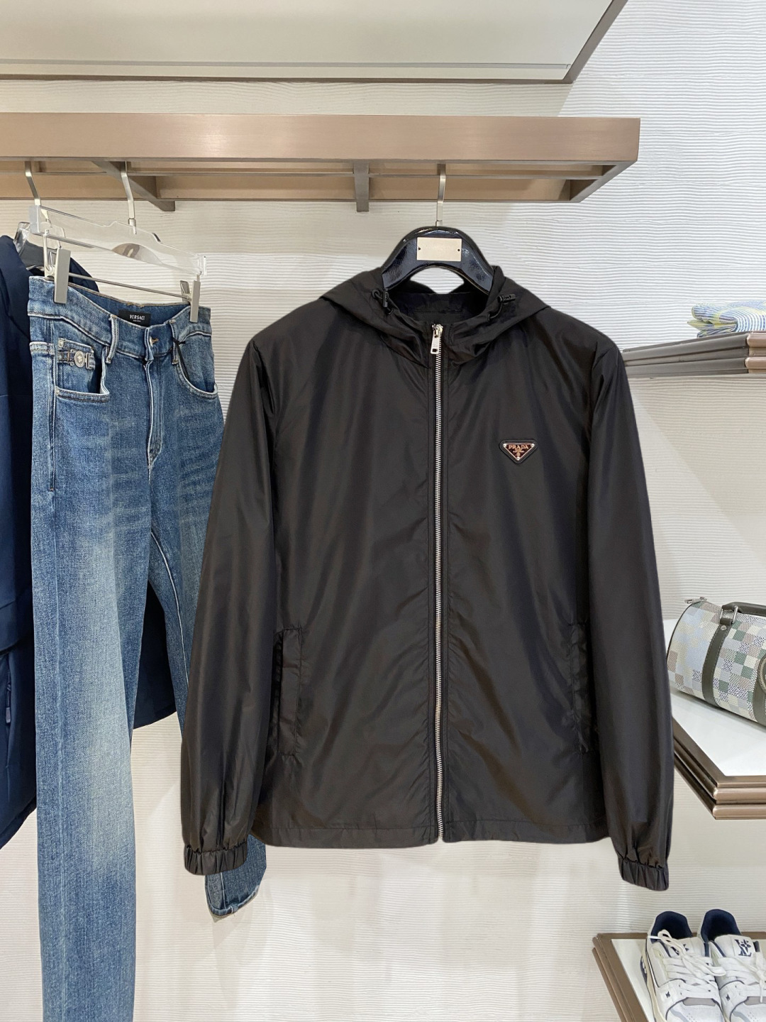 普拉达 高品质2026秋冬新款夹克外套，秀场新品‼品相非常完美，记忆面料舒适保暖，色泽饱满诱人，非常出彩