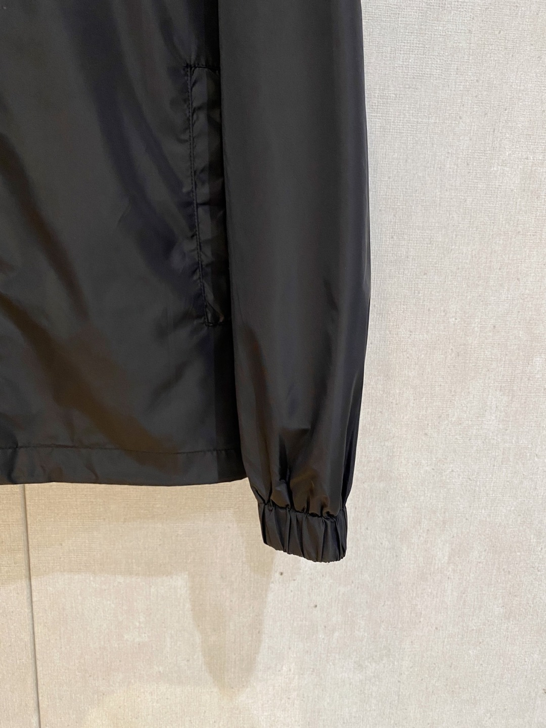 普拉达 高品质2026秋冬新款夹克外套，秀场新品‼品相非常完美，记忆面料舒适保暖，色泽饱满诱人，非常出彩