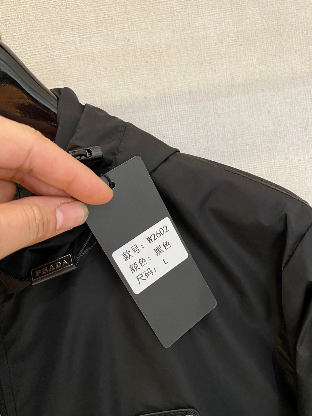 普拉达 高品质2026秋冬新款夹克外套，秀场新品‼品相非常完美，记忆面料舒适保暖，色泽饱满诱人，非常出彩