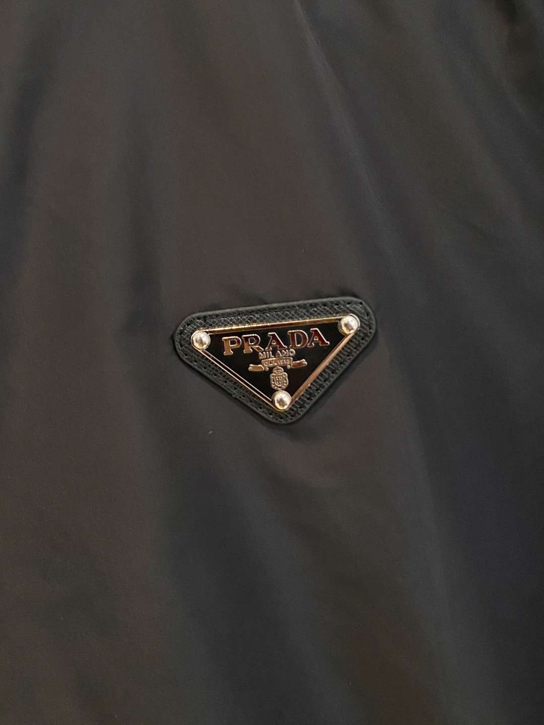 普拉达 高品质2026秋冬新款夹克外套，秀场新品‼品相非常完美，记忆面料舒适保暖，色泽饱满诱人，非常出彩