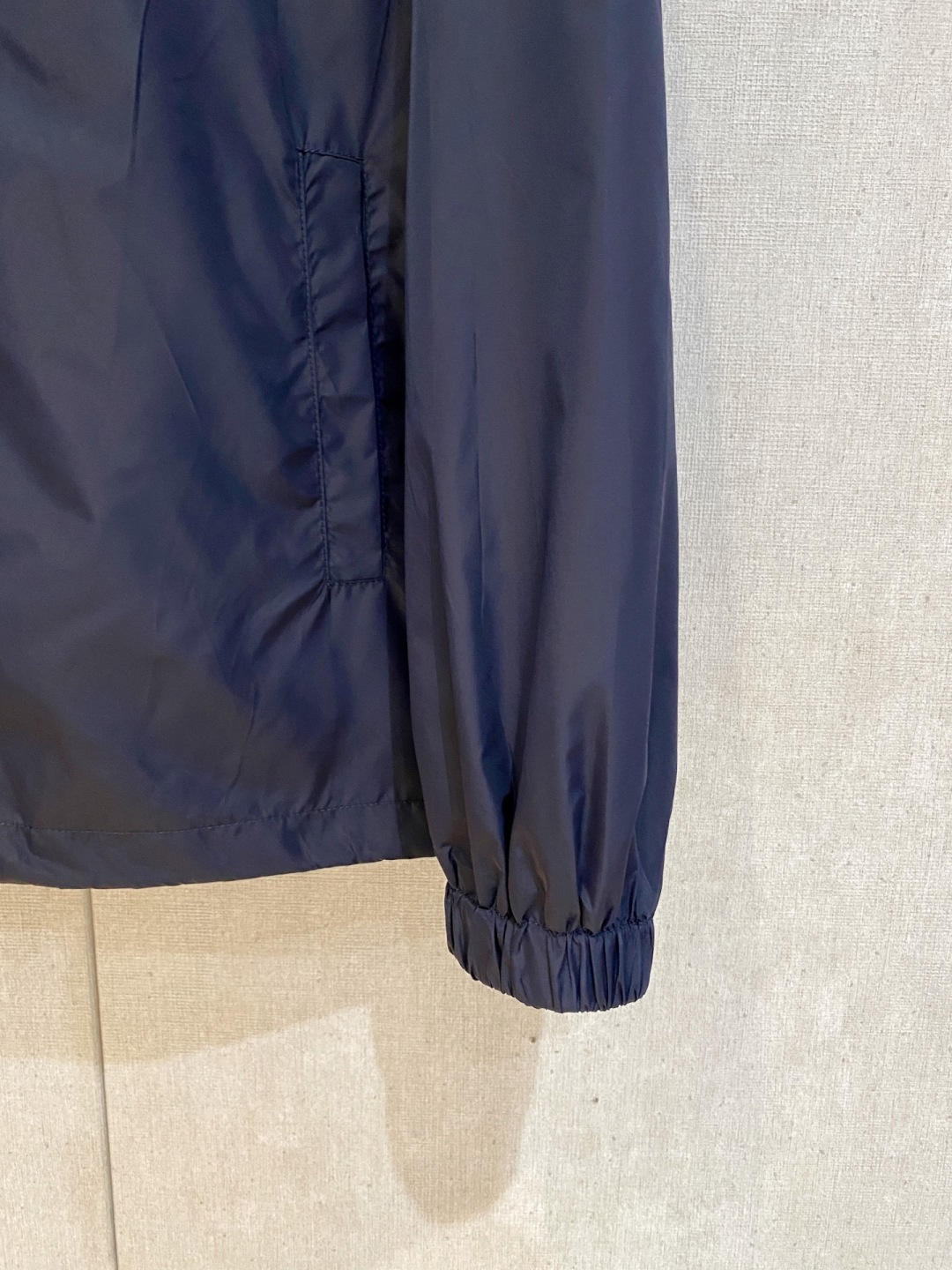 普拉达 高品质2026秋冬新款夹克外套，秀场新品‼品相非常完美，记忆面料舒适保暖，色泽饱满诱人，非常出彩