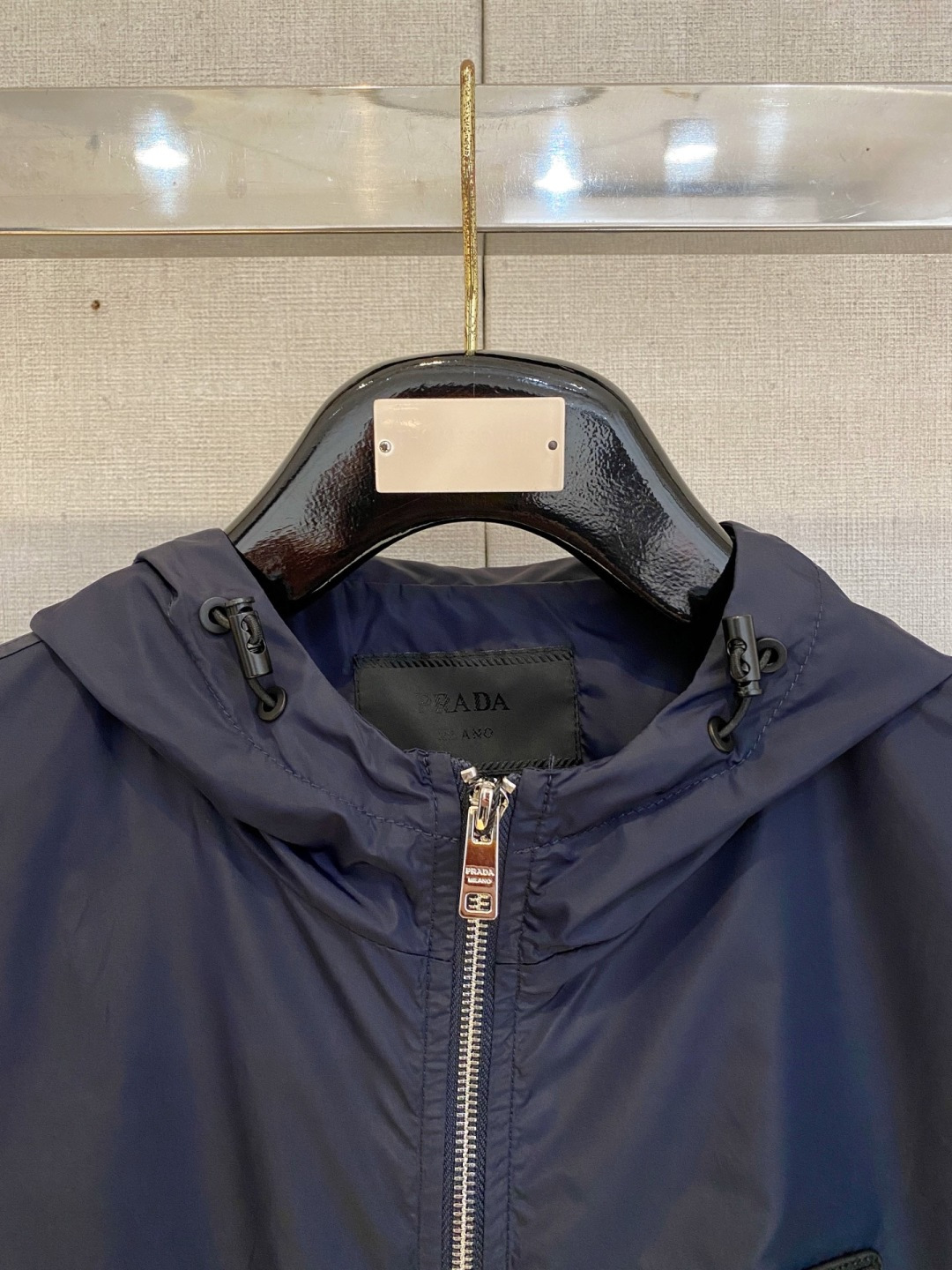 普拉达 高品质2026秋冬新款夹克外套，秀场新品‼品相非常完美，记忆面料舒适保暖，色泽饱满诱人，非常出彩