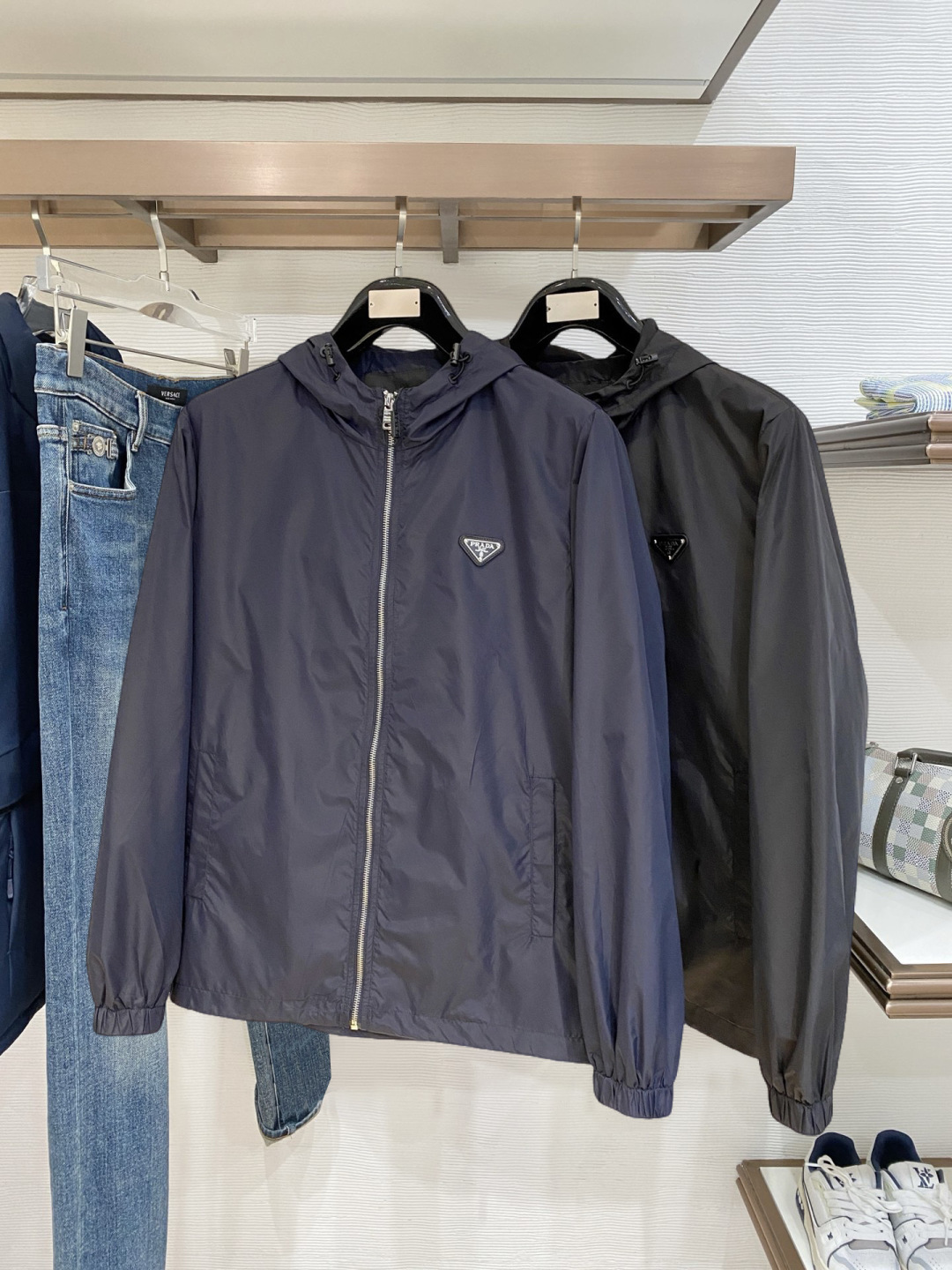 普拉达 高品质2026秋冬新款夹克外套，秀场新品‼品相非常完美，记忆面料舒适保暖，色泽饱满诱人，非常出彩