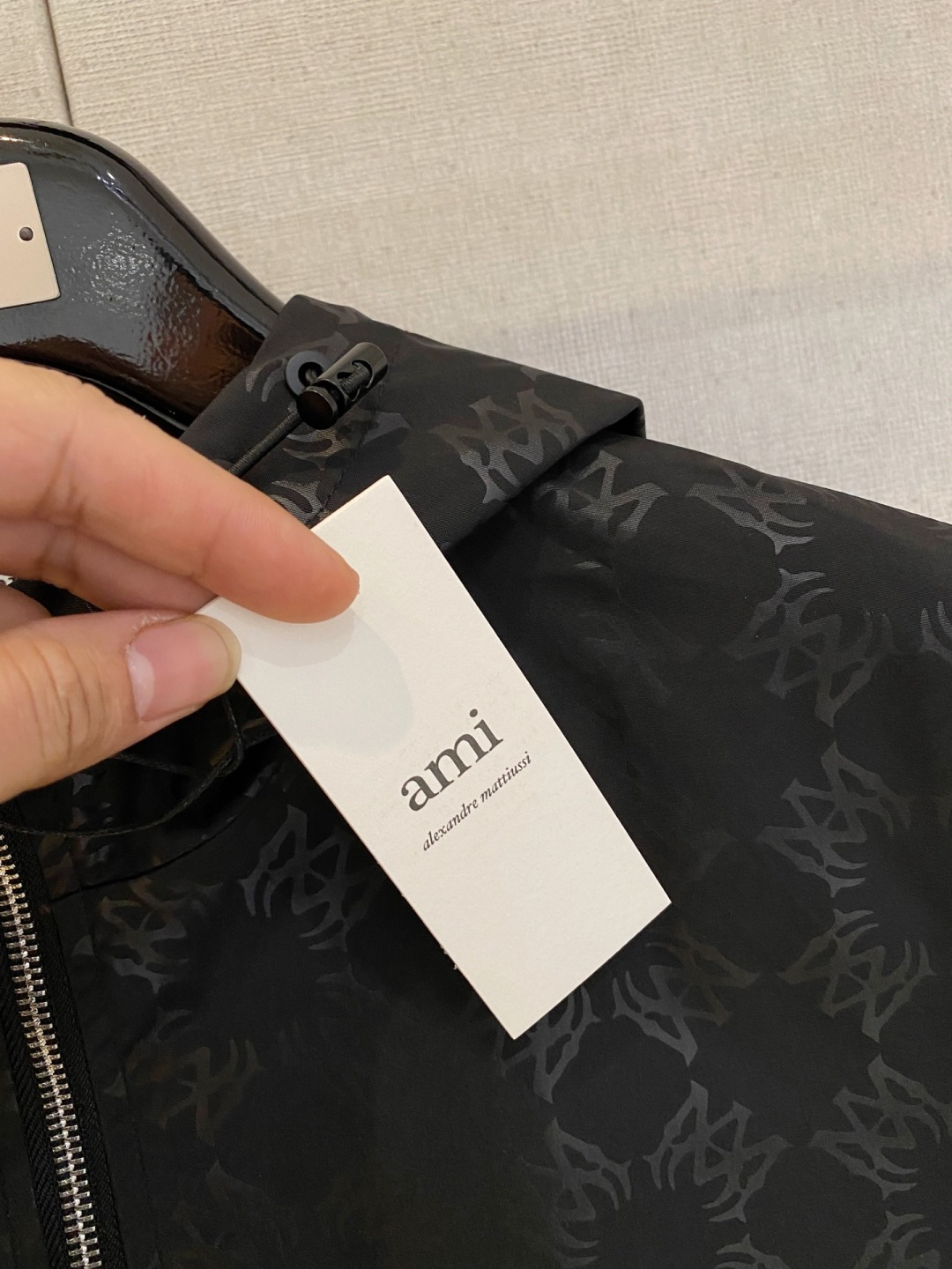 ami高品质2026秋冬新款夹克外套，秀场新品‼品相非常完美，记忆面料舒适保暖，色泽饱满诱人，非常出彩的