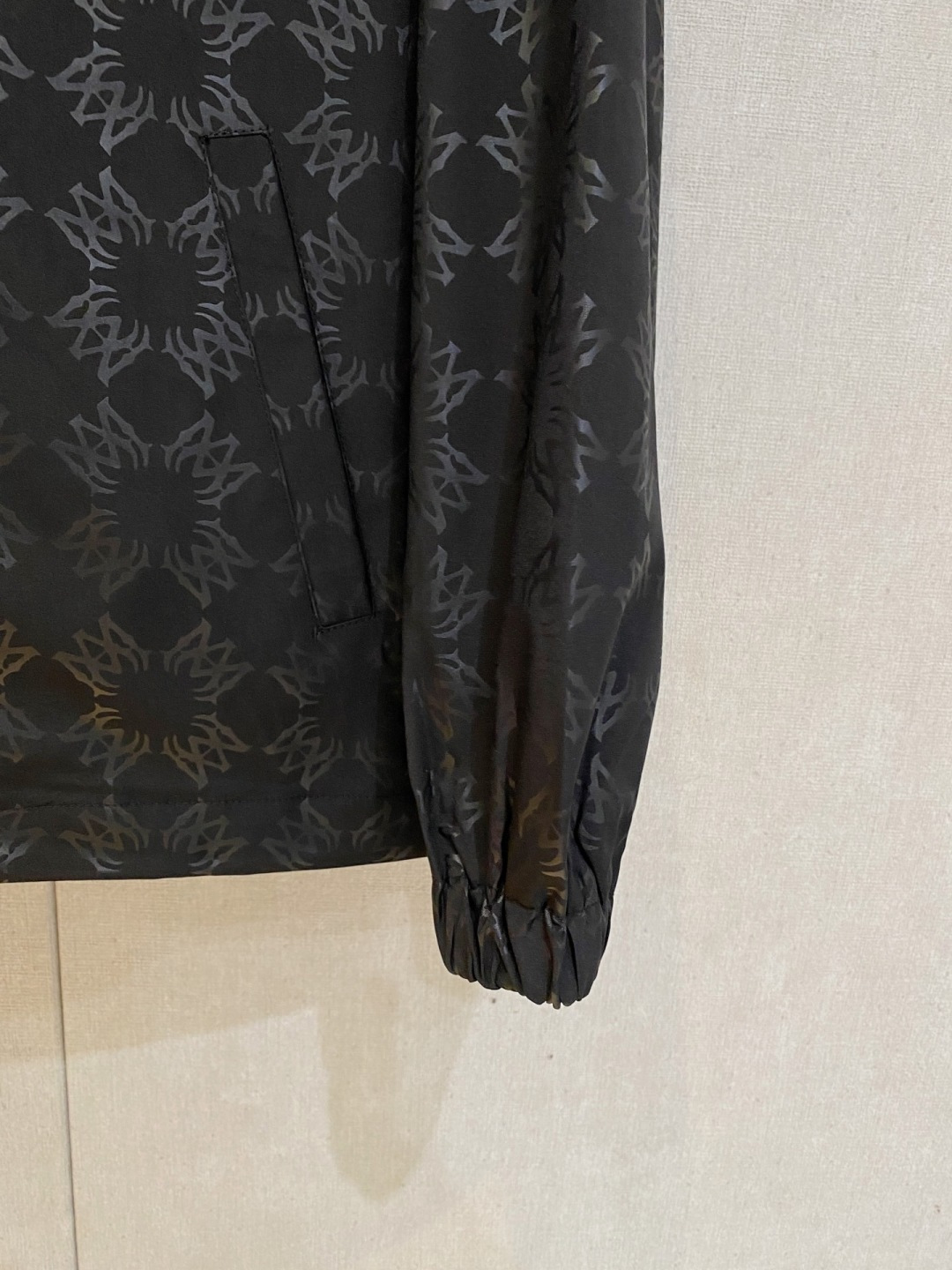 ami高品质2026秋冬新款夹克外套，秀场新品‼品相非常完美，记忆面料舒适保暖，色泽饱满诱人，非常出彩的