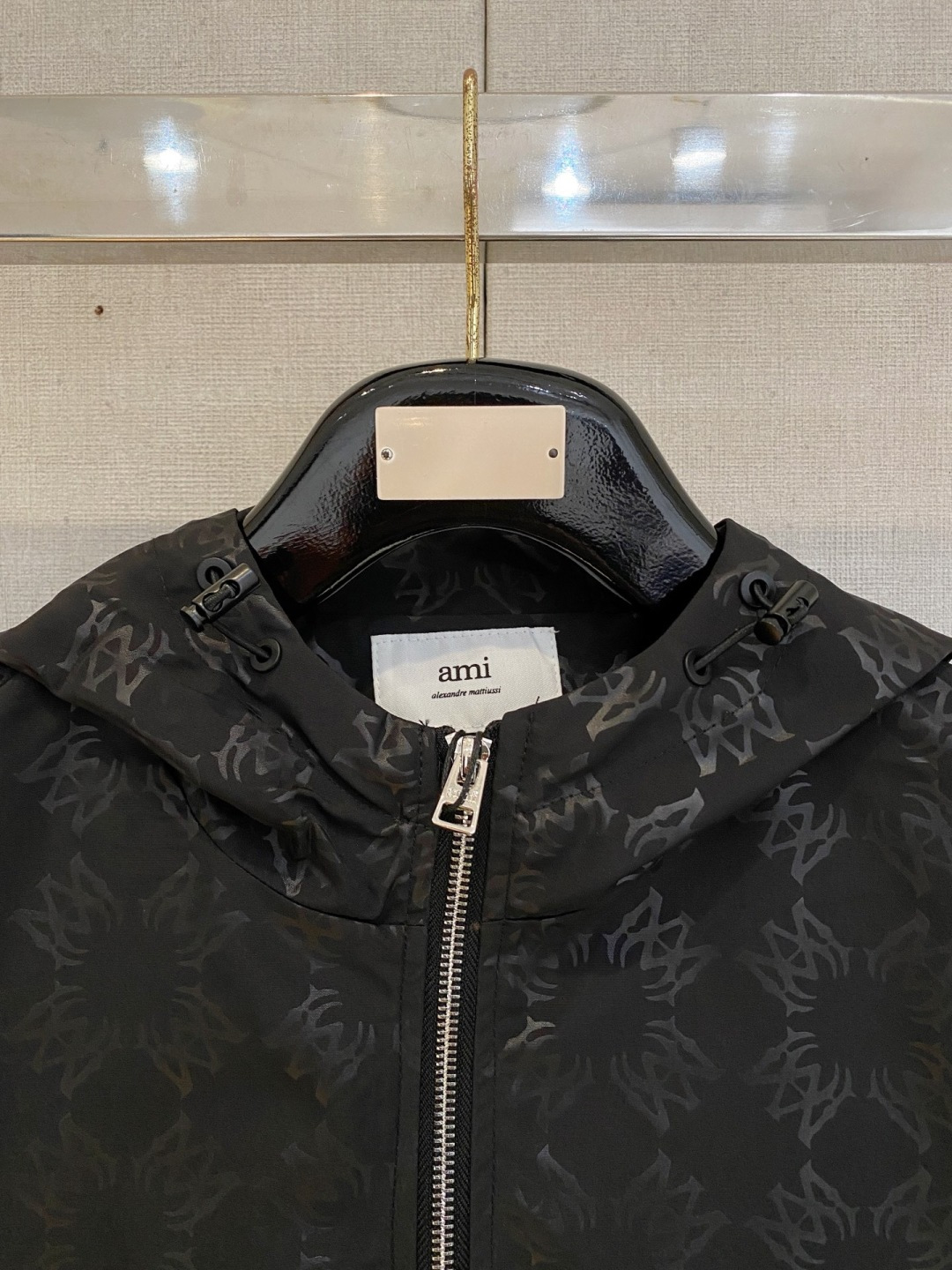 ami高品质2026秋冬新款夹克外套，秀场新品‼品相非常完美，记忆面料舒适保暖，色泽饱满诱人，非常出彩的