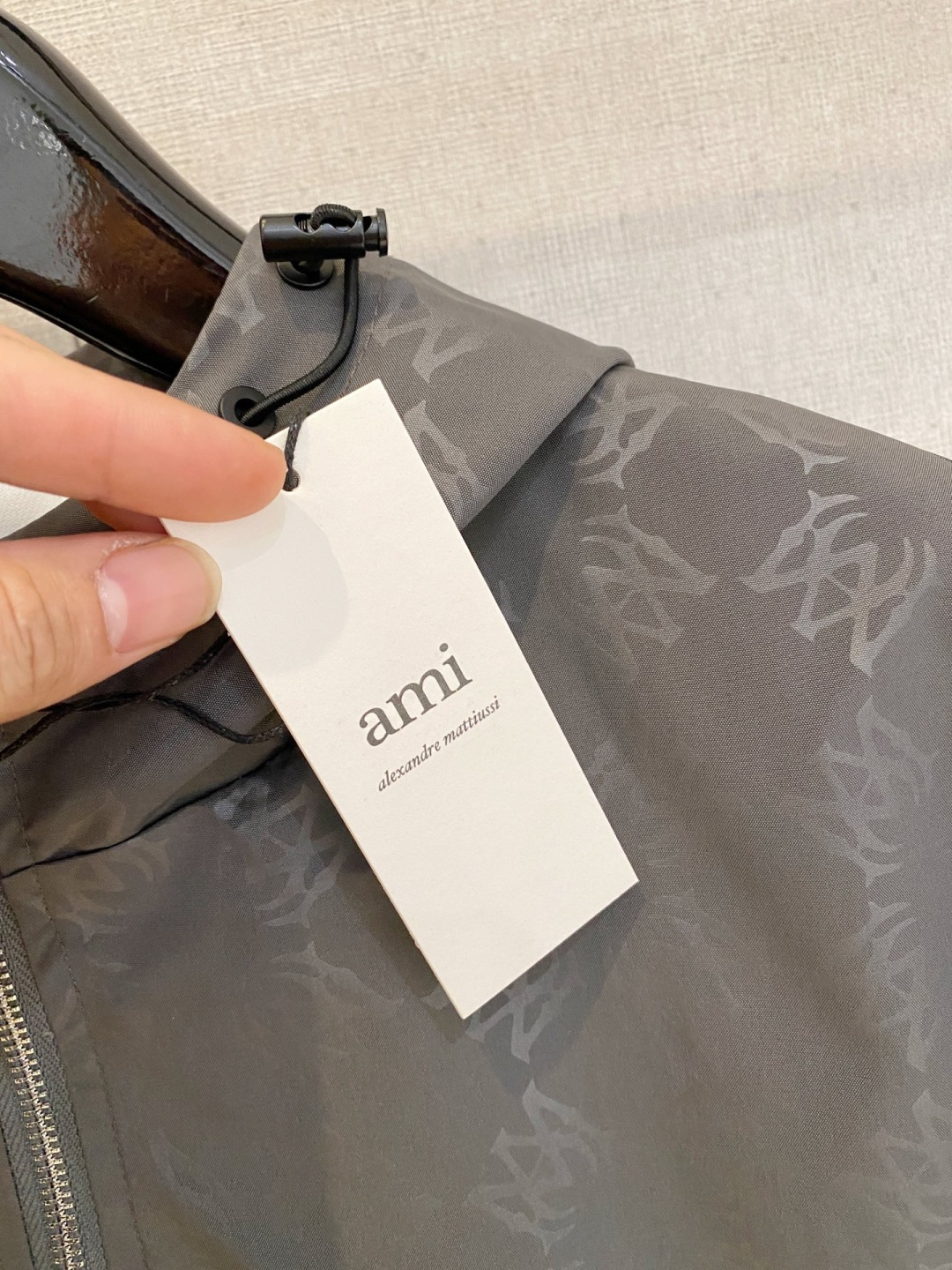 ami 高品质2026秋冬新款夹克外套，秀场新品‼品相非常完美，记忆面料舒适保暖，色泽饱满诱人，非常出彩