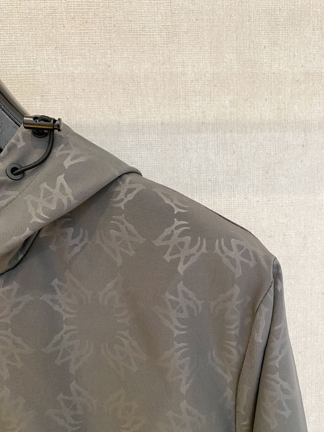 ami 高品质2026秋冬新款夹克外套，秀场新品‼品相非常完美，记忆面料舒适保暖，色泽饱满诱人，非常出彩