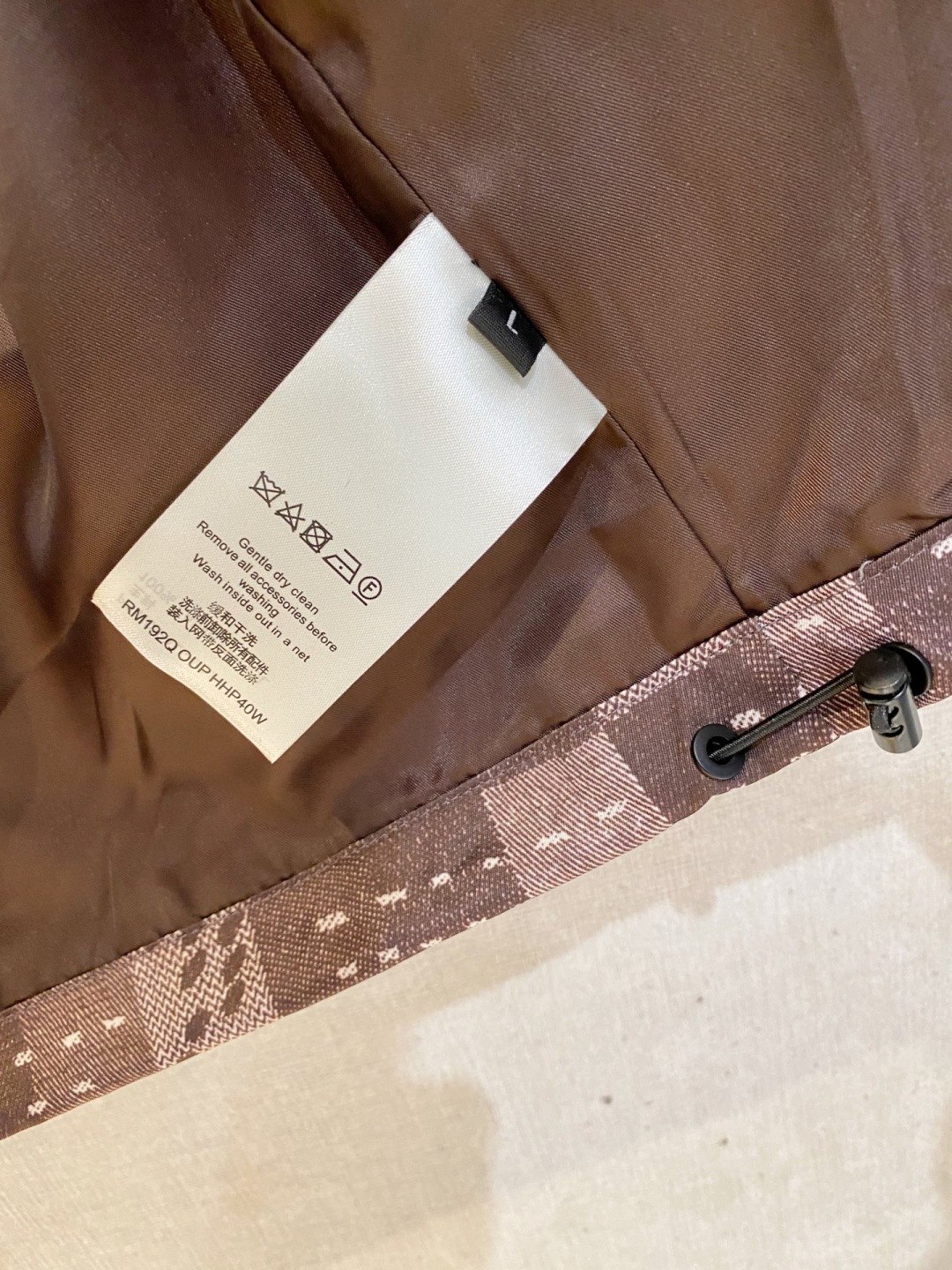 lv高品质2026秋冬新款夹克外套，秀场新品‼品相非常完美，记忆面料舒适保暖，色泽饱满诱人，非常出彩的设