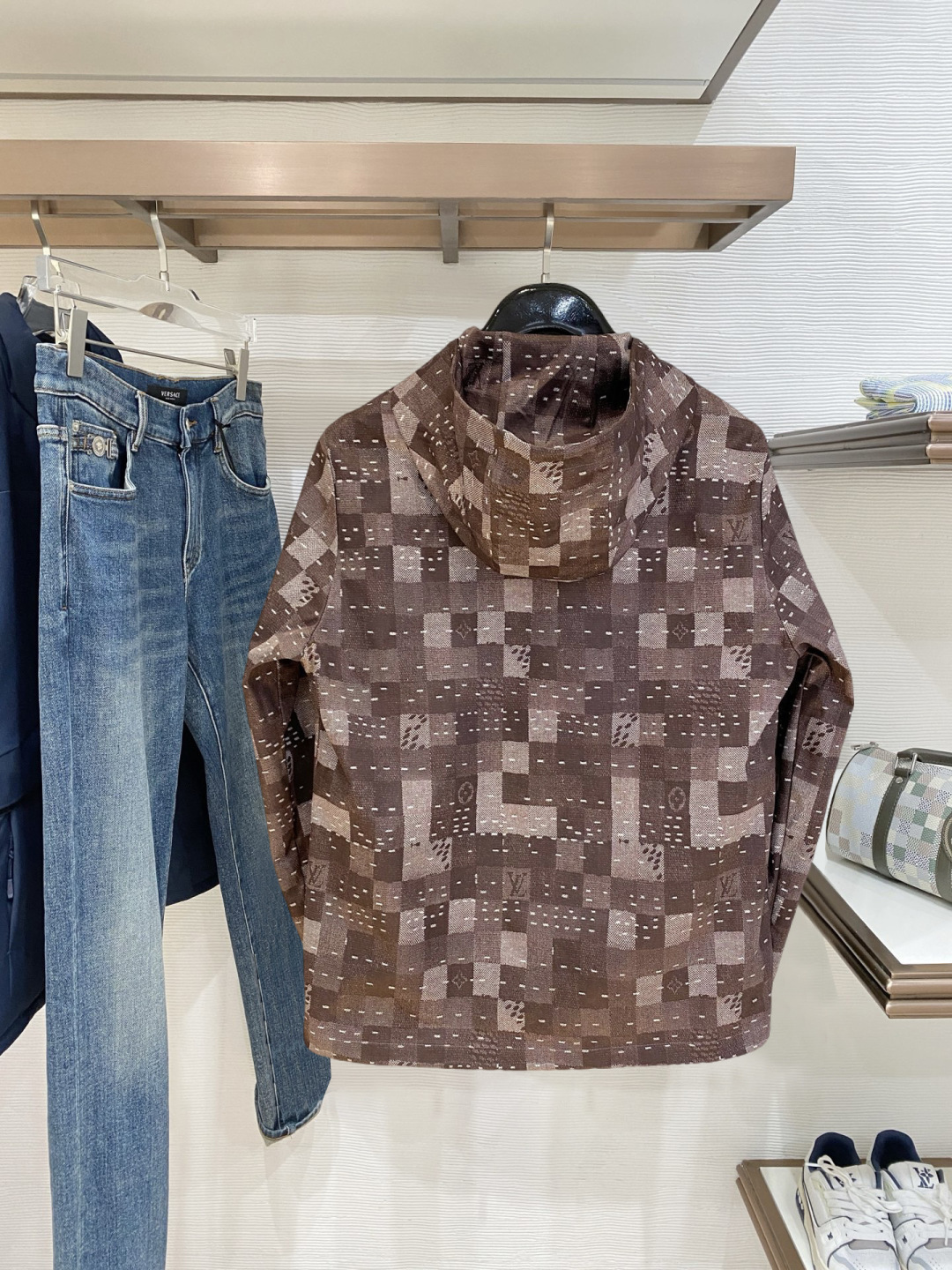 lv高品质2026秋冬新款夹克外套，秀场新品‼品相非常完美，记忆面料舒适保暖，色泽饱满诱人，非常出彩的设