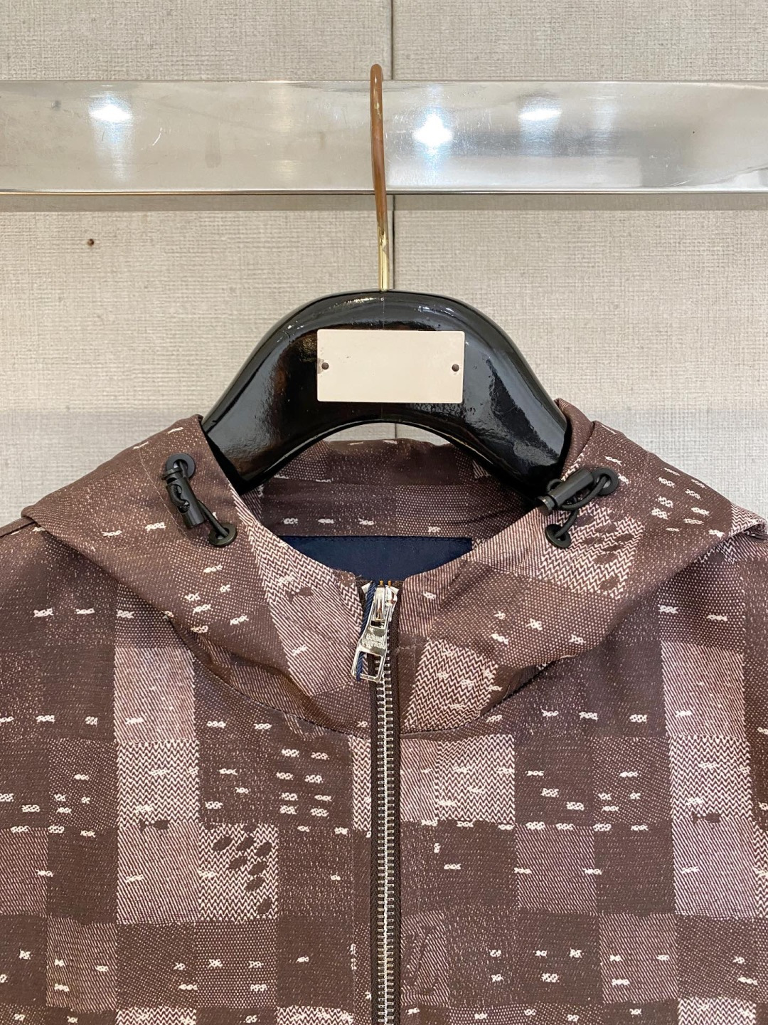 lv高品质2026秋冬新款夹克外套，秀场新品‼品相非常完美，记忆面料舒适保暖，色泽饱满诱人，非常出彩的设