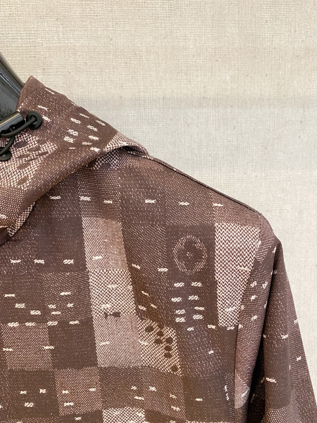 lv高品质2026秋冬新款夹克外套，秀场新品‼品相非常完美，记忆面料舒适保暖，色泽饱满诱人，非常出彩的设