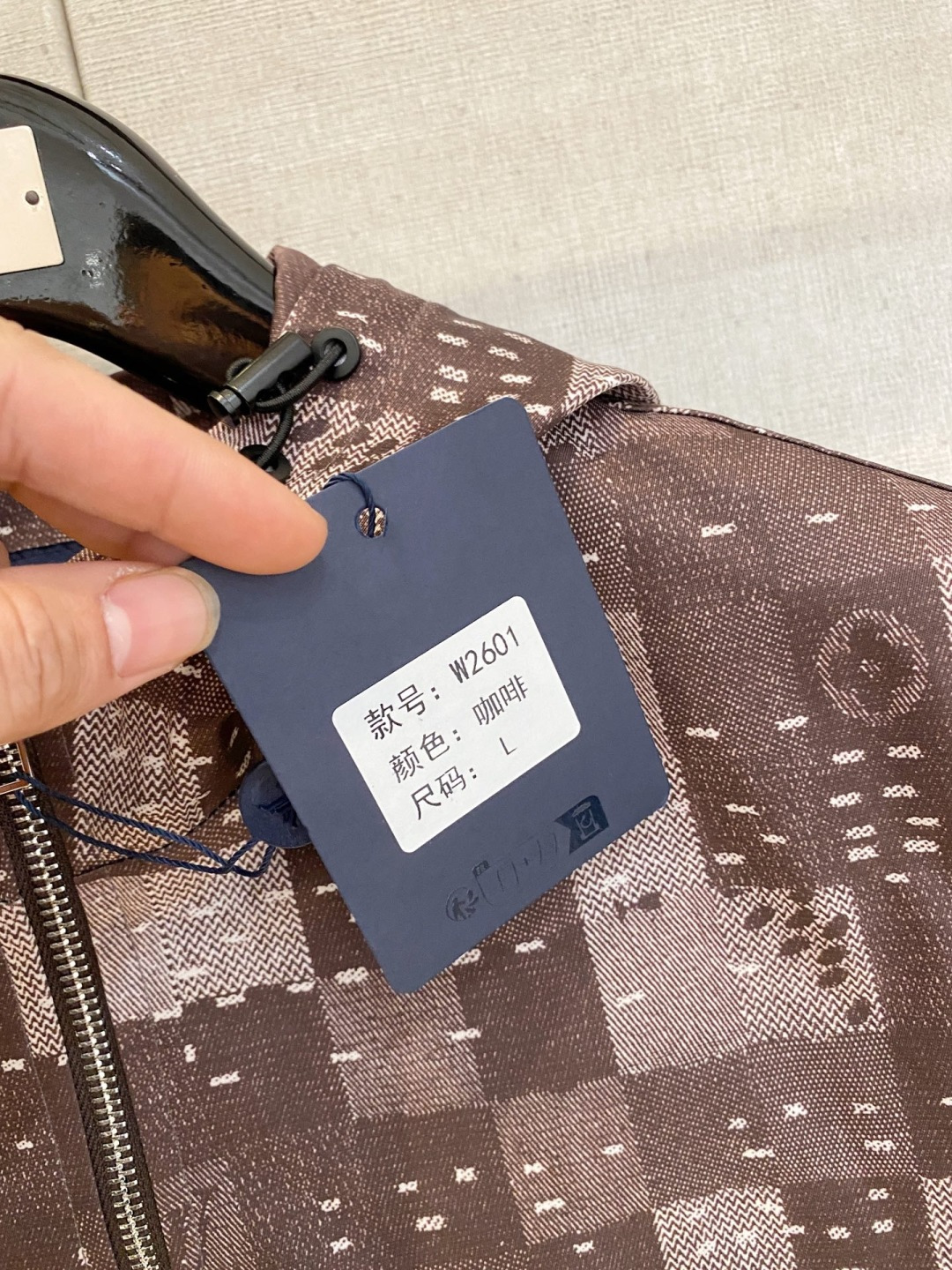 lv高品质2026秋冬新款夹克外套，秀场新品‼品相非常完美，记忆面料舒适保暖，色泽饱满诱人，非常出彩的设