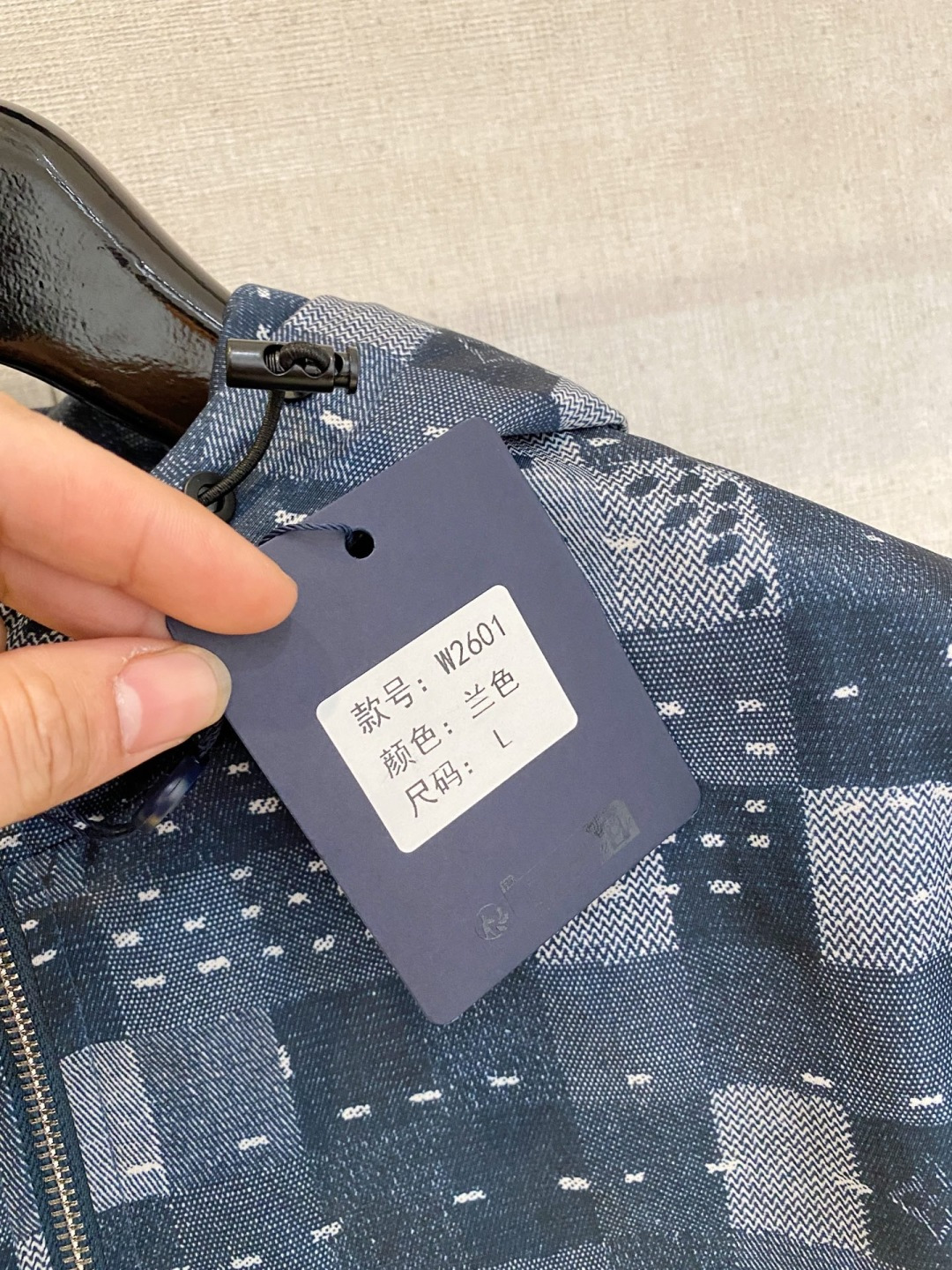 lv 高品质2026秋冬新款夹克外套，秀场新品‼品相非常完美，记忆面料舒适保暖，色泽饱满诱人，非常出彩的