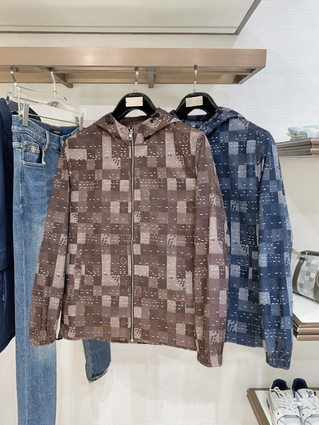 lv 高品质2026秋冬新款夹克外套，秀场新品‼品相非常完美，记忆面料舒适保暖，色泽饱满诱人，非常出彩的