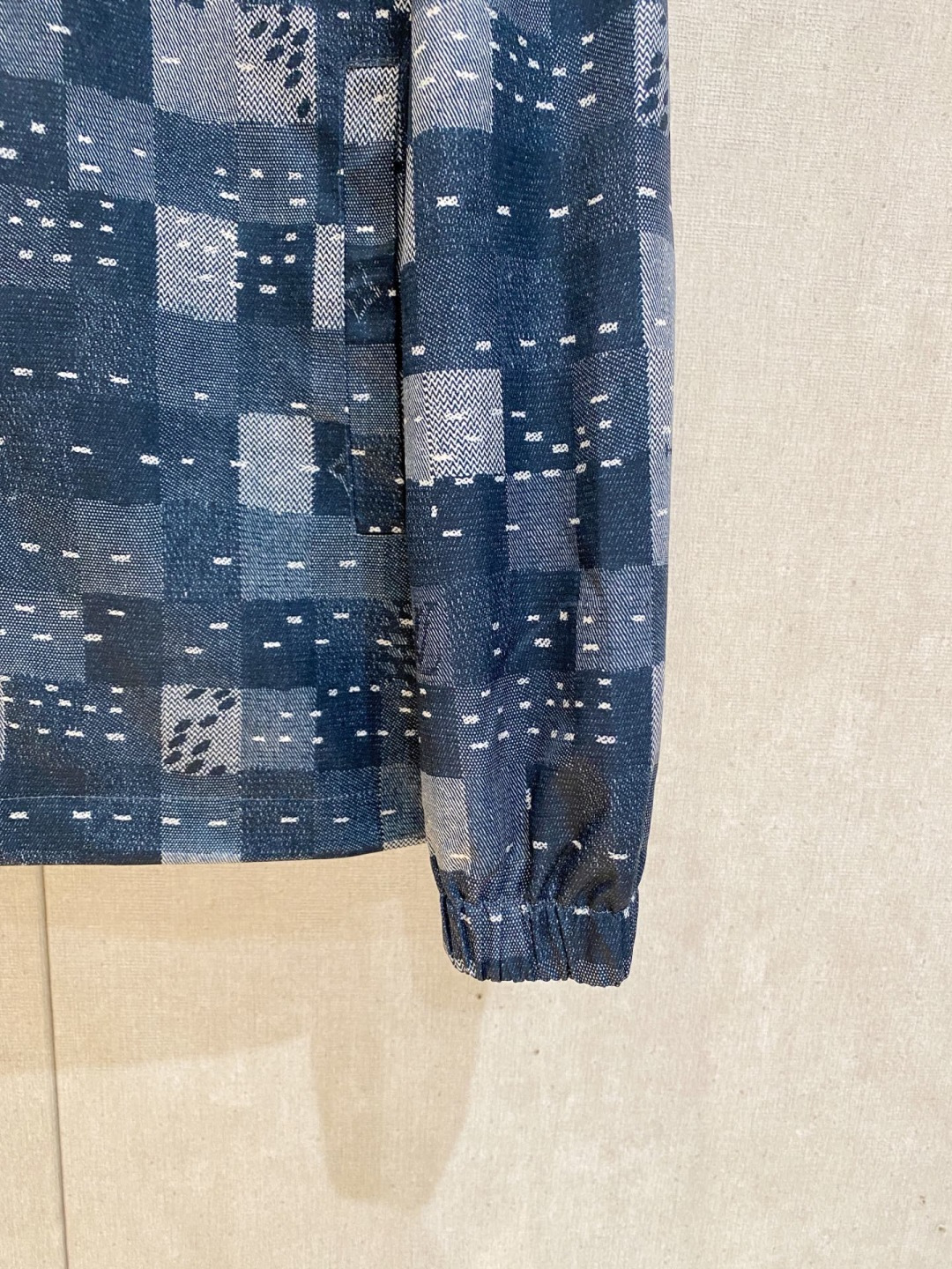 lv 高品质2026秋冬新款夹克外套，秀场新品‼品相非常完美，记忆面料舒适保暖，色泽饱满诱人，非常出彩的