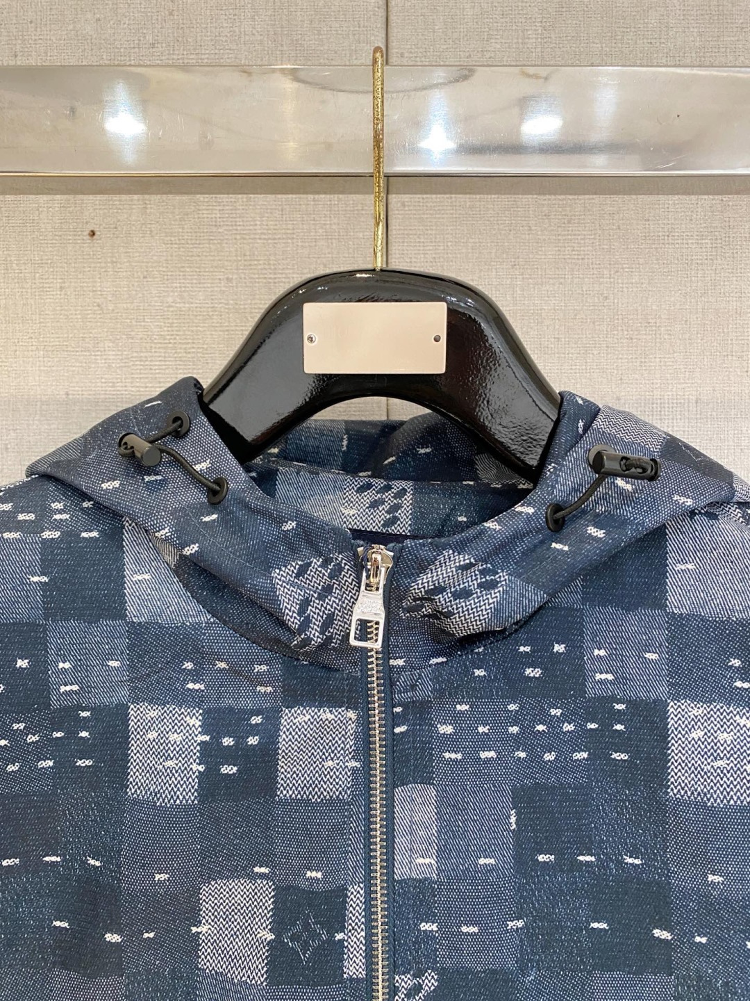 lv 高品质2026秋冬新款夹克外套，秀场新品‼品相非常完美，记忆面料舒适保暖，色泽饱满诱人，非常出彩的