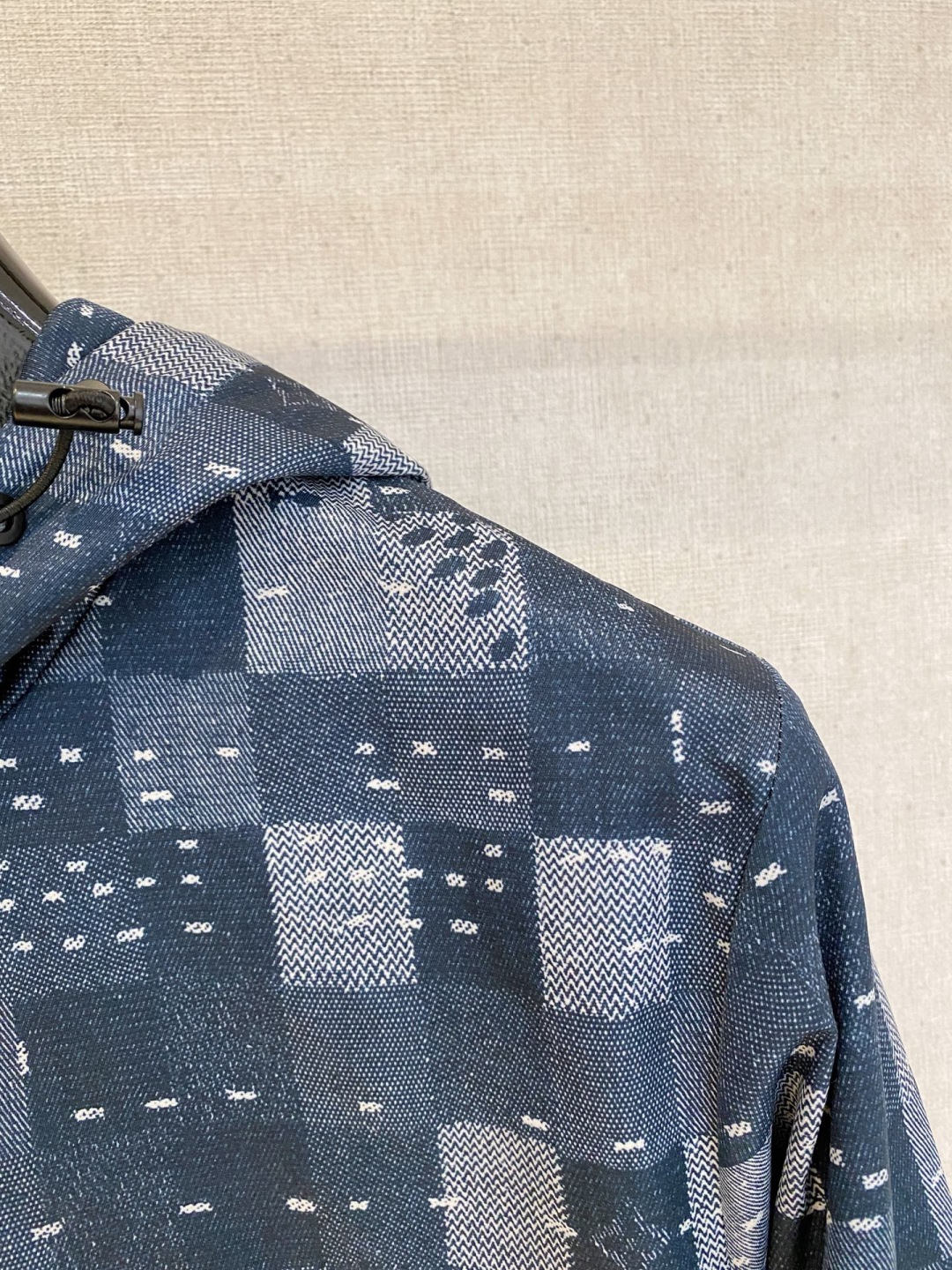 lv 高品质2026秋冬新款夹克外套，秀场新品‼品相非常完美，记忆面料舒适保暖，色泽饱满诱人，非常出彩的