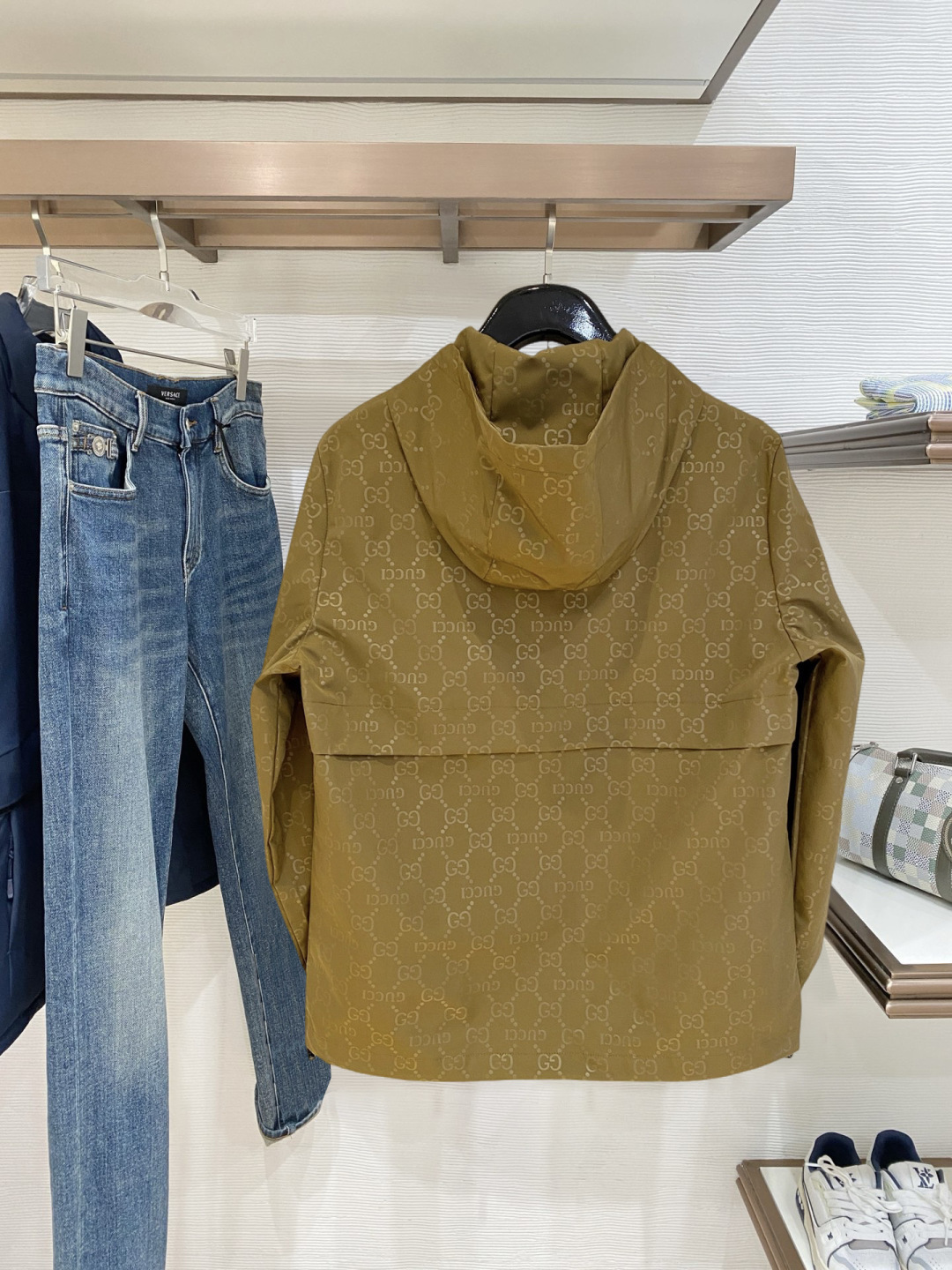 古驰 高品质2026秋冬新款夹克外套，秀场新品‼品相非常完美，记忆面料舒适保暖，色泽饱满诱人，非常出彩的