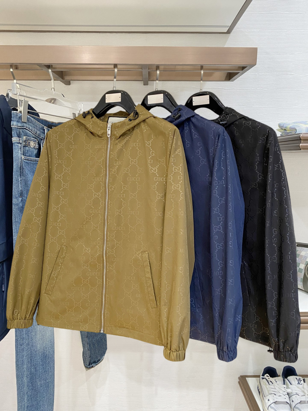 古驰 高品质2026秋冬新款夹克外套，秀场新品‼品相非常完美，记忆面料舒适保暖，色泽饱满诱人，非常出彩的