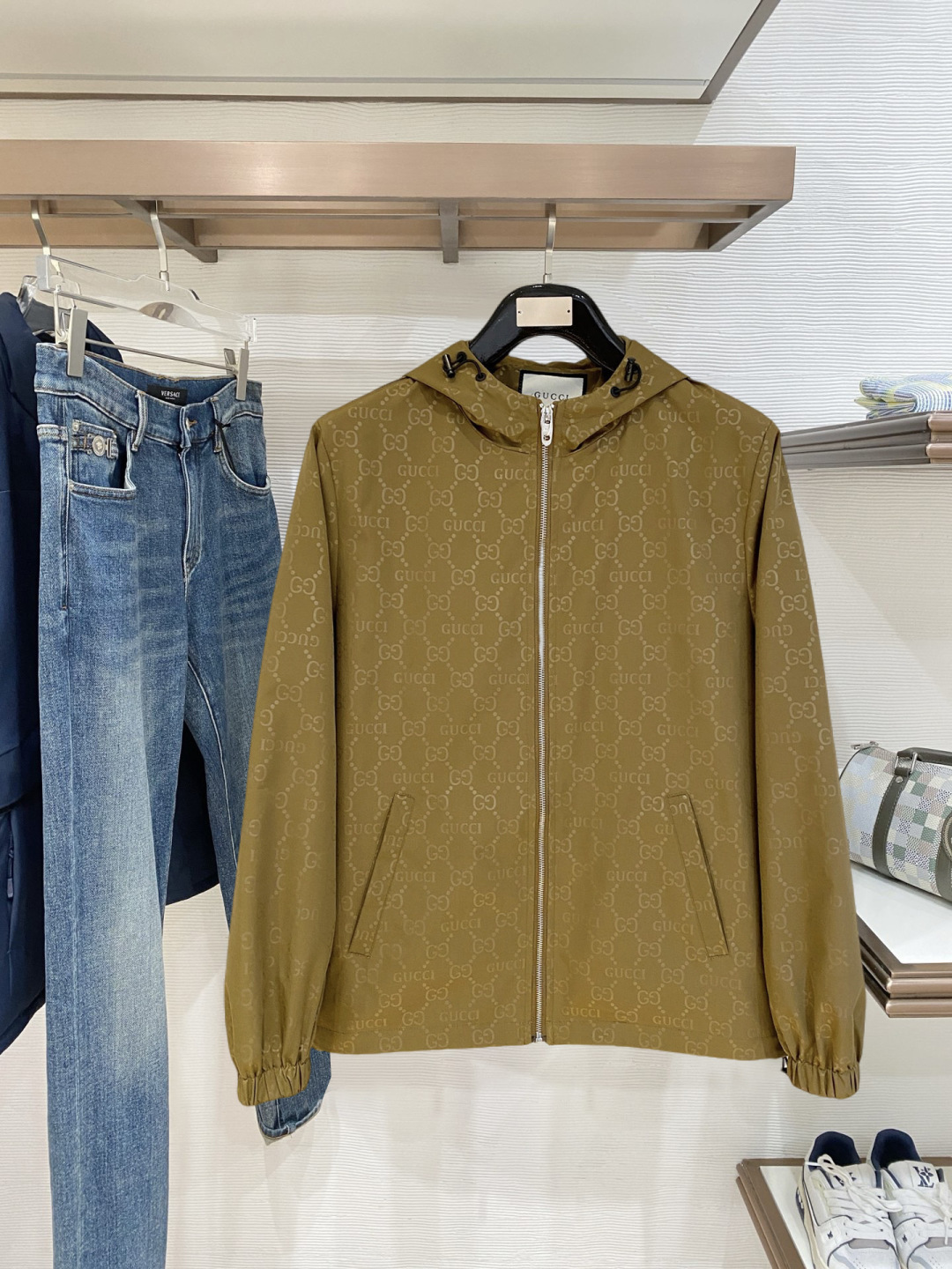 古驰 高品质2026秋冬新款夹克外套，秀场新品‼品相非常完美，记忆面料舒适保暖，色泽饱满诱人，非常出彩的