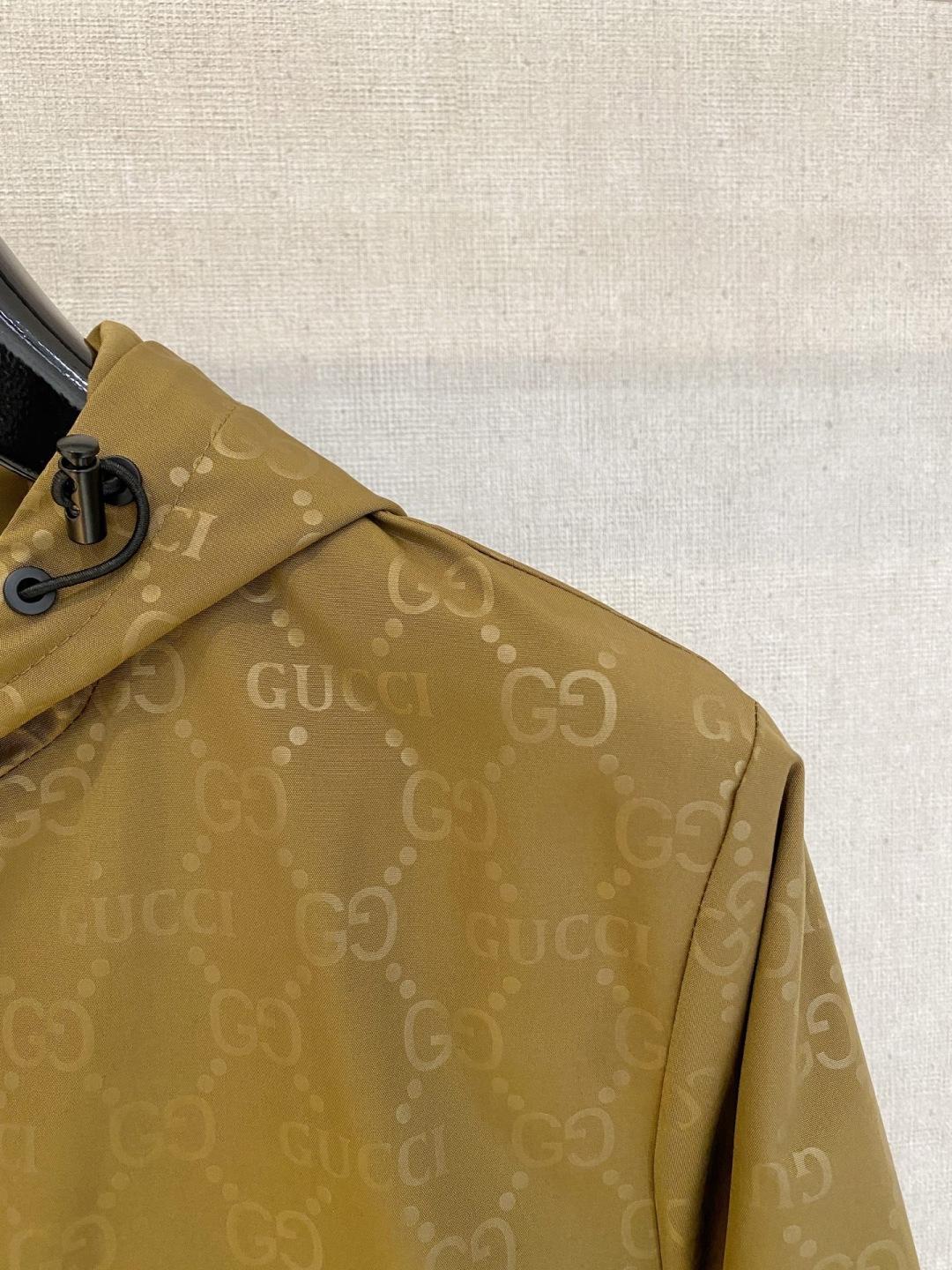 古驰 高品质2026秋冬新款夹克外套，秀场新品‼品相非常完美，记忆面料舒适保暖，色泽饱满诱人，非常出彩的