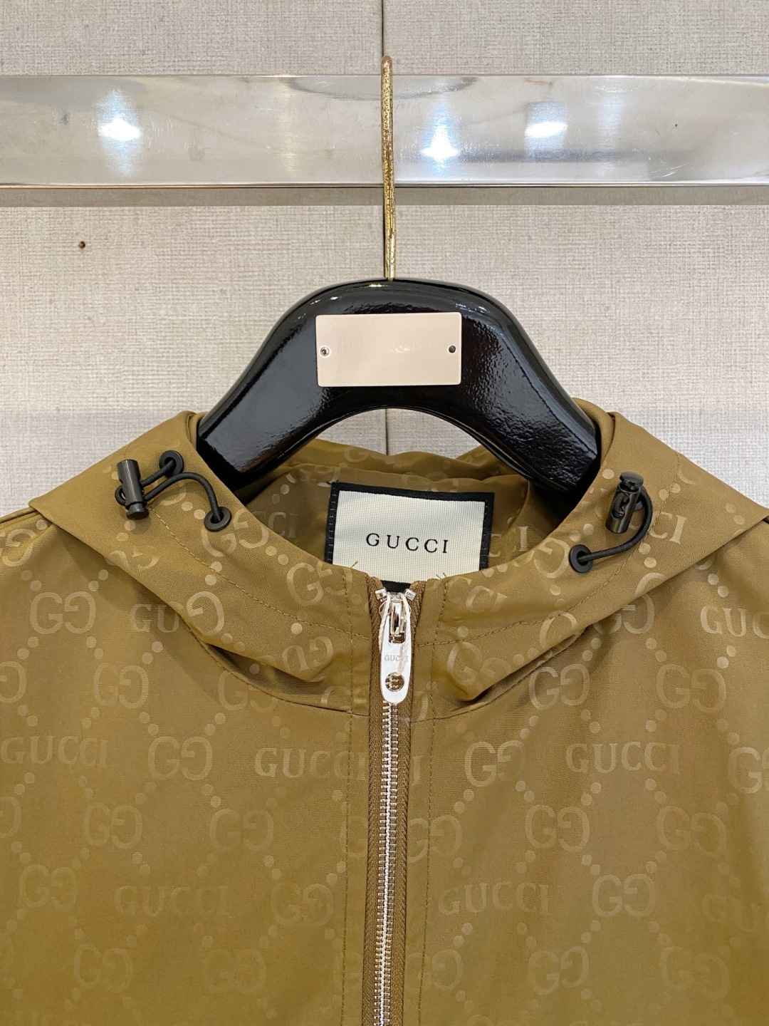 古驰 高品质2026秋冬新款夹克外套，秀场新品‼品相非常完美，记忆面料舒适保暖，色泽饱满诱人，非常出彩的