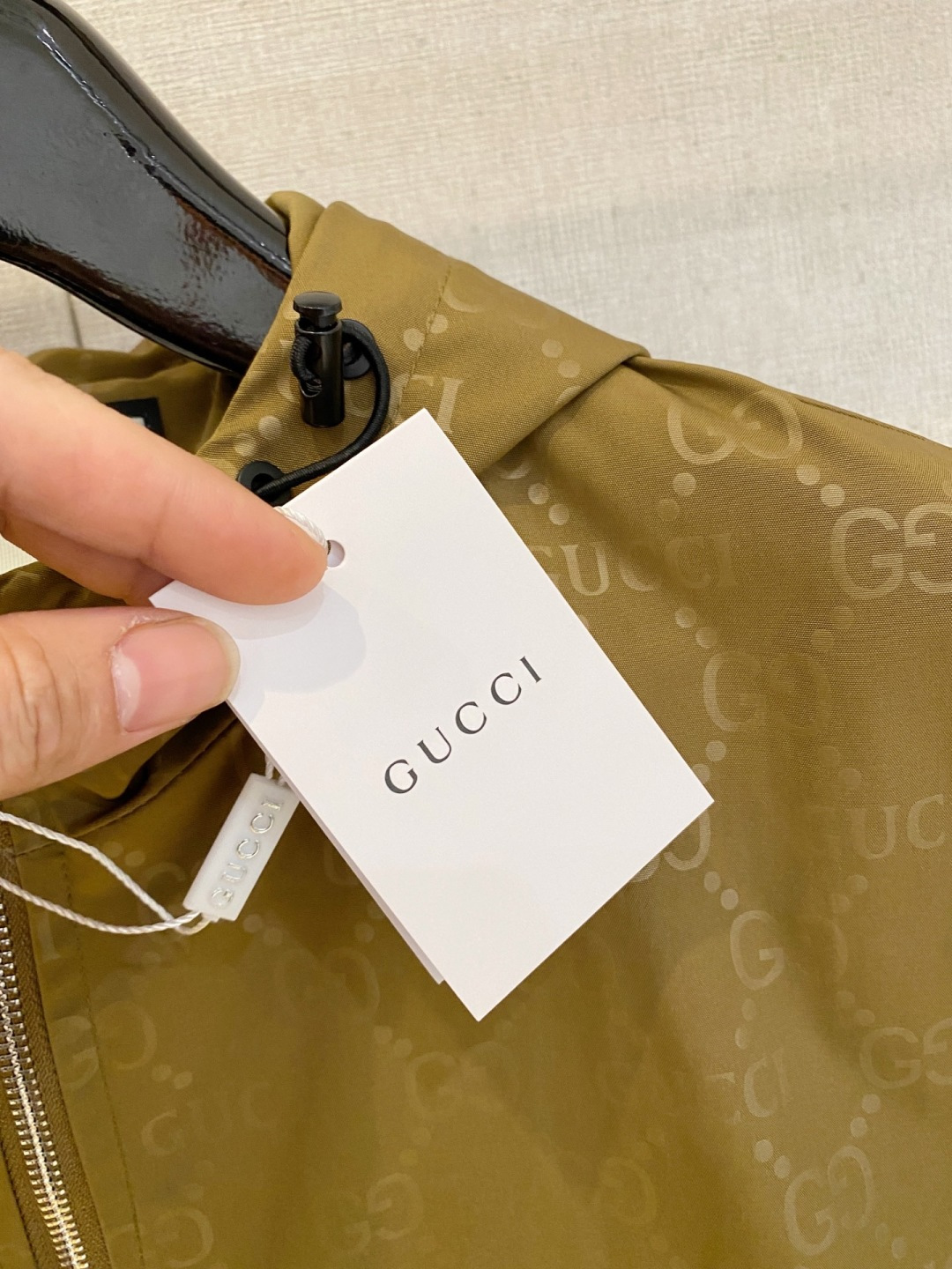 古驰 高品质2026秋冬新款夹克外套，秀场新品‼品相非常完美，记忆面料舒适保暖，色泽饱满诱人，非常出彩的