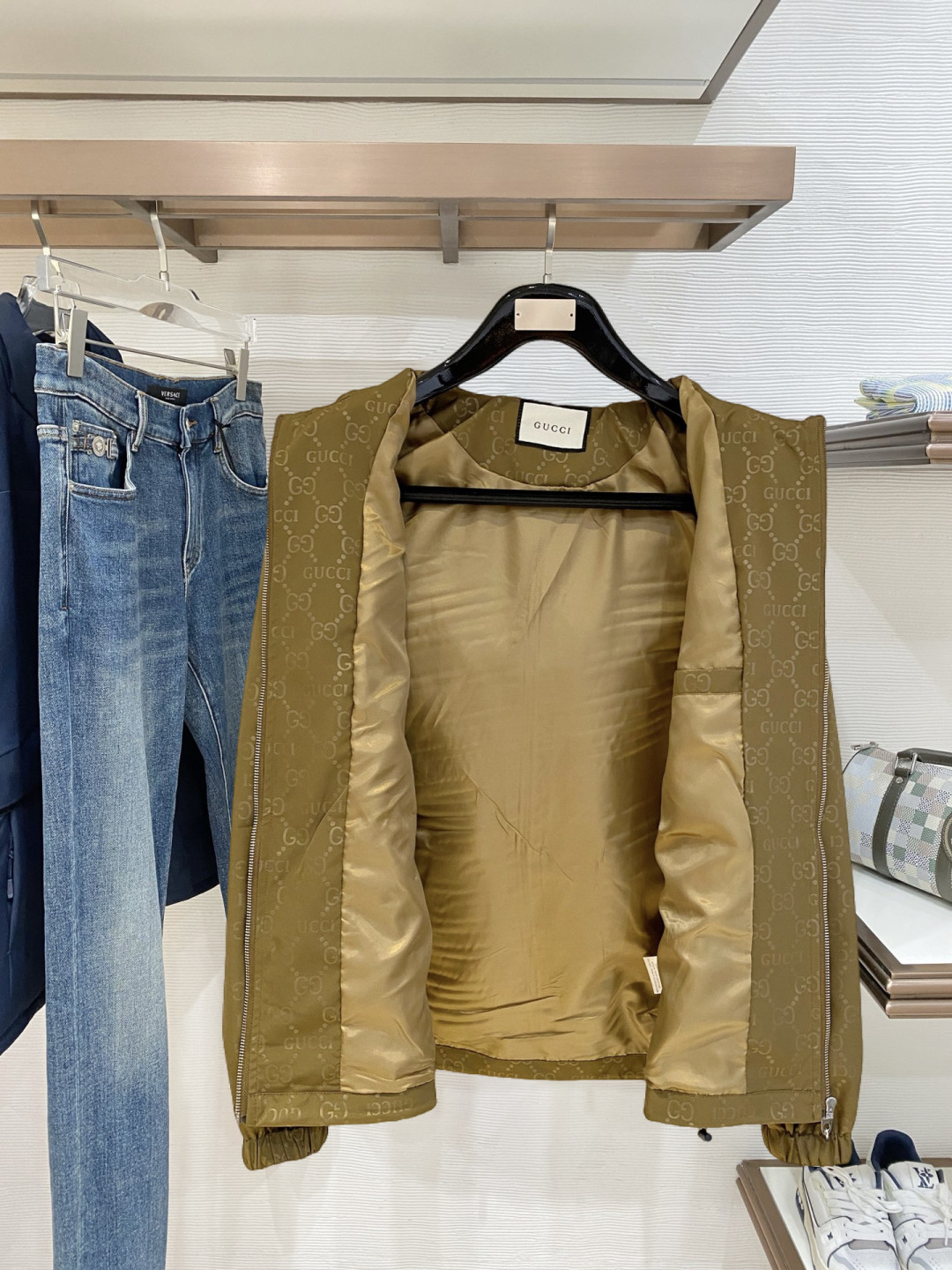 古驰 高品质2026秋冬新款夹克外套，秀场新品‼品相非常完美，记忆面料舒适保暖，色泽饱满诱人，非常出彩的