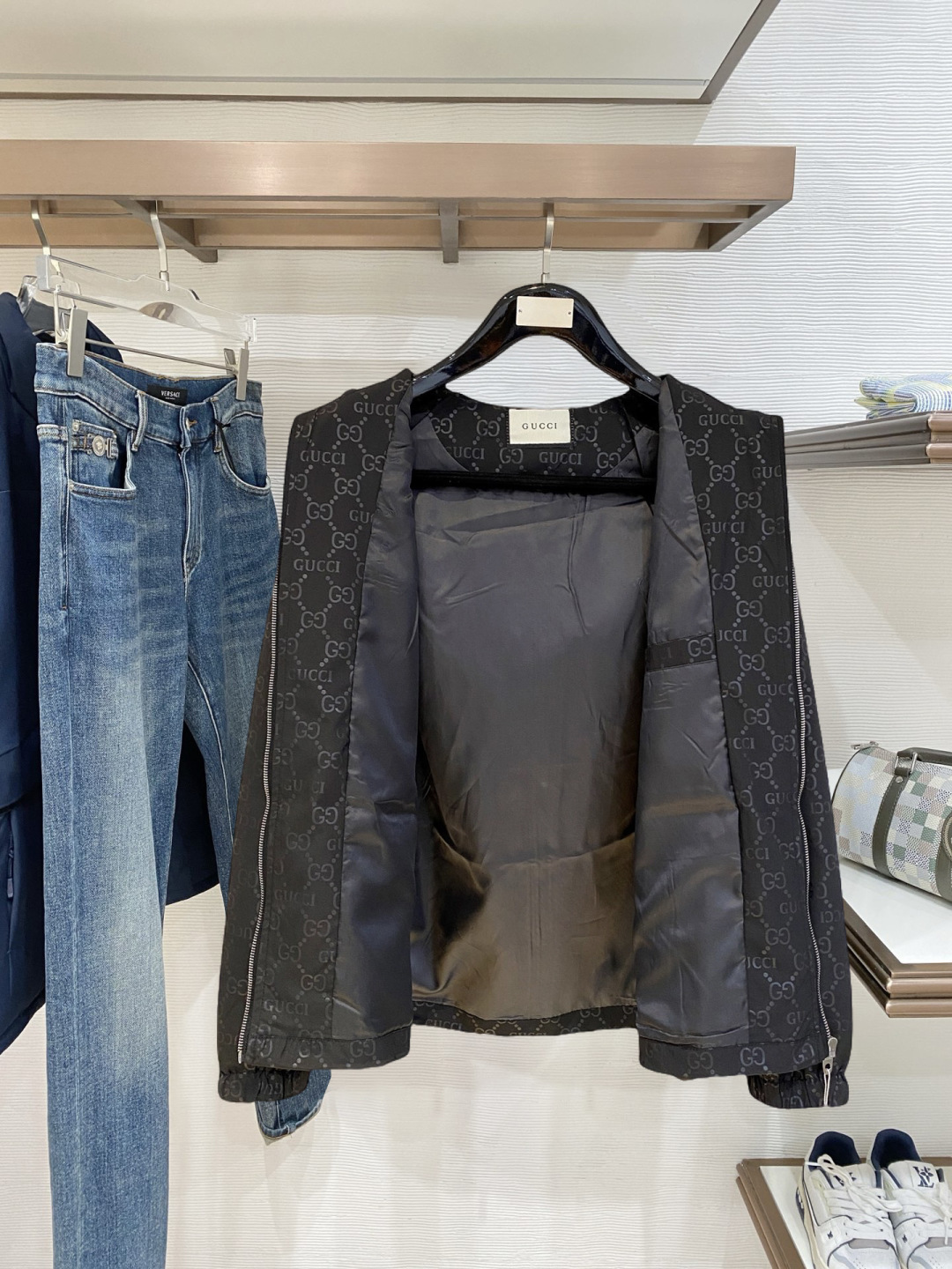 古驰高品质2026秋冬新款夹克外套，秀场新品‼品相非常完美，记忆面料舒适保暖，色泽饱满诱人，非常出彩的设