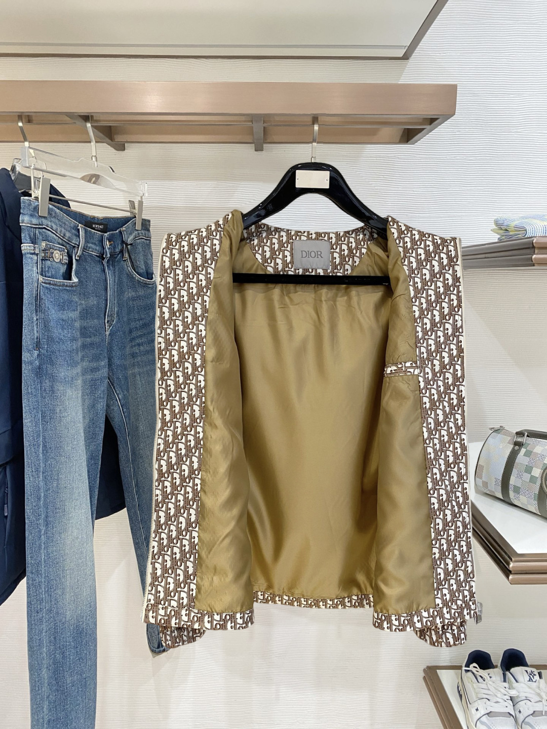 dior 高品质2026秋冬新款夹克外套，秀场新品‼品相非常完美，记忆面料舒适保暖，色泽饱满诱人，非常出