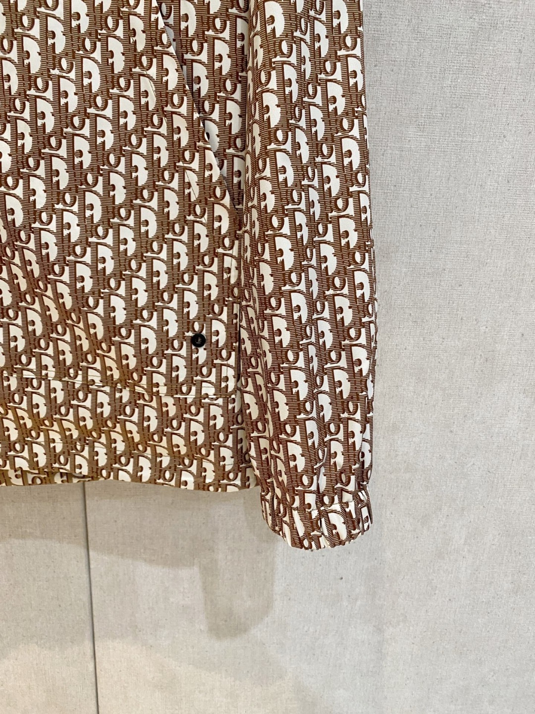 dior 高品质2026秋冬新款夹克外套，秀场新品‼品相非常完美，记忆面料舒适保暖，色泽饱满诱人，非常出