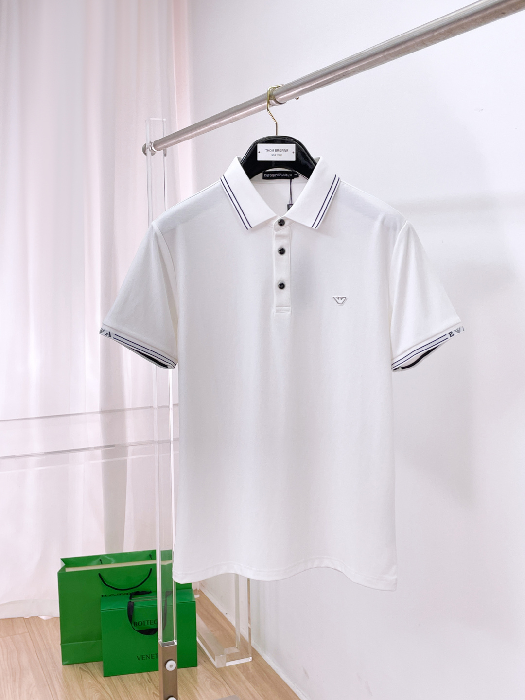 NO:774748,Armani highly recommended!  Spring and summer new products are on sale at the counter. Fashionable high-end men's Polo - Logo on the chest, personalized and fashionable/Imported top-notch high-density mercerized pearls, extremely skin-friendly and comfortable. It feels very delicate, has a good texture, is cool and breathable, and is a very good overall piece. It can be worn alone as an inner layer. Size M-4Xl, armani,19860909阿玛尼 重磅推荐！春夏新品 专柜在售 时尚高端男装Polo-胸前Logo个性时尚/进口顶极高密度丝光珠地,极为亲肤舒适 摸上去非常的细腻,质感很好,凉爽透气,整体非常不错的一款,内搭单穿都完全没问题 尺码M-4Xl,,armani,,Men's clothing