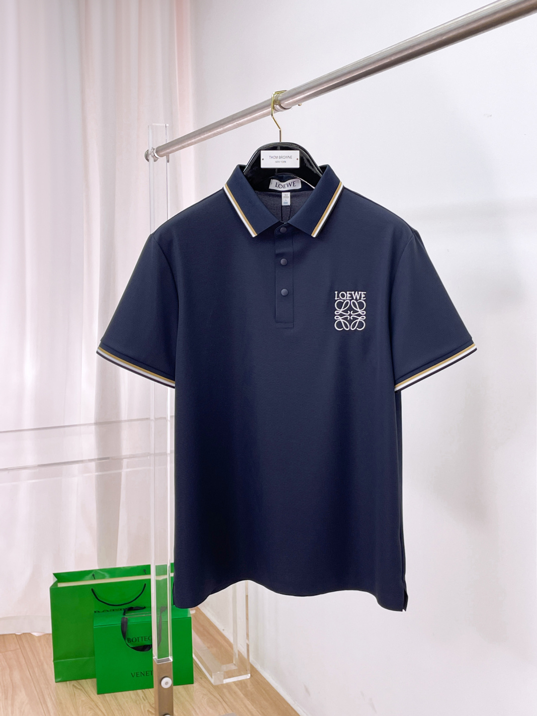 NO:774773,Luo Yiwei highly recommended!  Spring and summer new products are on sale at the counter. Fashionable and high-end men's Polo - Logo on the chest, personalized and fashionable/Imported top high-density mercerized pearls, extremely skin-friendly and comfortable. It feels very delicate, has a good texture, is cool and breathable, and is a very good overall product. It can be worn alone without any problem. Size M-4Xl,, loewe,19860909罗意威 重磅推荐！春夏新品 专柜在售 时尚高端男装Polo-胸前Logo个性时尚/进口顶极高密度丝光珠地,极为亲肤舒适 摸上去非常的细腻,质感很好,凉爽透气,整体非常不错的一款,内搭单穿都完全没问题 尺码M-4Xl,,loewe,,Men's clothing