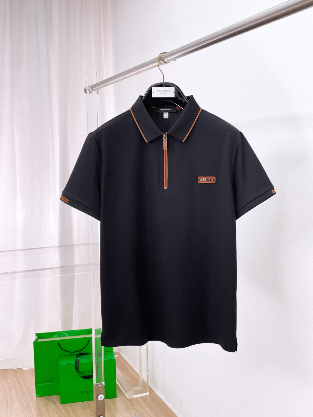 NO:774777,Ermenegildo Zegna highly recommended!  Spring and summer new products are on sale at the counter. Fashionable and high-end men's Polo - Logo on the chest, personalized and fashionable/Imported top-notch high-density mercerized pearls, extremely skin-friendly and comfortable. It feels very delicate, has a good texture, is cool and breathable, and is a very good overall piece. It can be worn alone without any problem. Size M-4Xl,,zegna,19860909杰尼亚 重磅推荐！春夏新品 专柜在售 时尚高端男装Polo-胸前Logo个性时尚/进口顶极高密度丝光珠地,极为亲肤舒适 摸上去非常的细腻,质感很好,凉爽透气,整体非常不错的一款,内搭单穿都完全没问题 尺码M-4Xl,,zegna,,Men's clothing