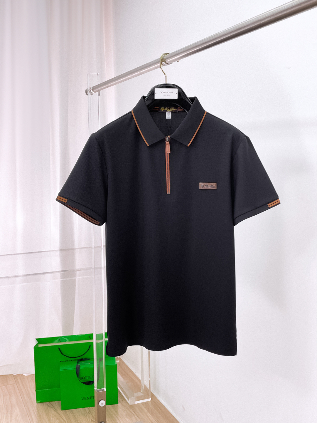 NO:774783,LP highly recommended!  Spring and summer new products are on sale at the counter. Fashionable and high-end men's Polo - Logo on the chest, personalized and fashionable/Imported top high-density mercerized pearls, extremely skin-friendly and comfortable. It feels very delicate, has a good texture, is cool and breathable, and is a very good overall piece. It can be worn alone as an inner layer. Size M-4Xl, loro piana,19860909LP 重磅推荐！春夏新品 专柜在售 时尚高端男装Polo-胸前Logo个性时尚/进口顶极高密度丝光珠地,极为亲肤舒适 摸上去非常的细腻,质感很好,凉爽透气,整体非常不错的一款,内搭单穿都完全没问题 尺码M-4Xl,,loro piana,,Men's clothing