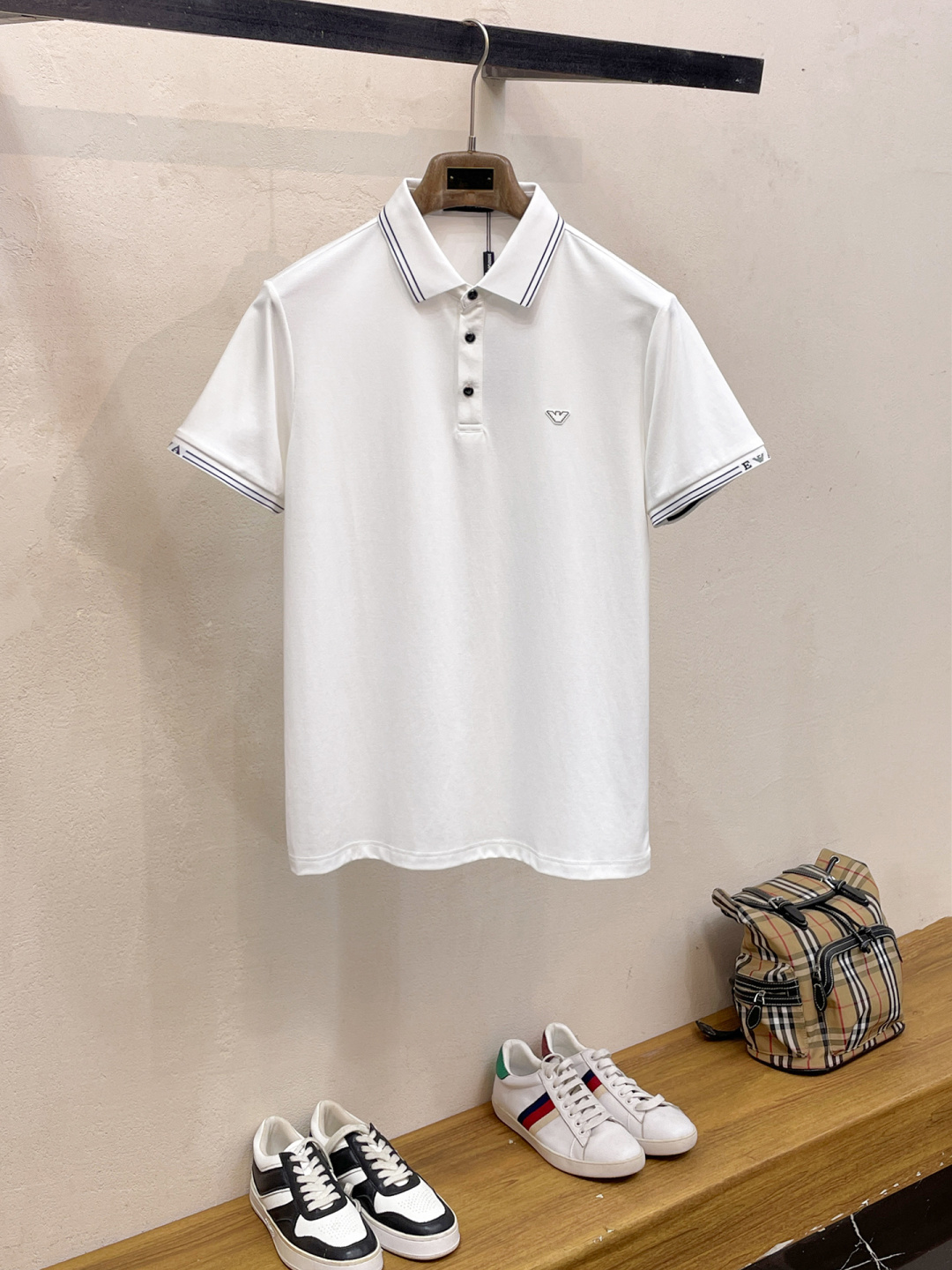 NO:830307,Armani highly recommended!  Spring and summer new products are on sale at the counter. Fashionable high-end men's Polo - Logo on the chest, personalized and fashionable/Imported top-notch high-density mercerized pearls, extremely skin-friendly and comfortable. It feels very delicate, has a good texture, is cool and breathable, and is a very good overall piece. It can be worn alone as an inner layer. Size M-4Xl, armani,19860909阿玛尼 重磅推荐！春夏新品 专柜在售 时尚高端男装Polo-胸前Logo个性时尚/进口顶极高密度丝光珠地,极为亲肤舒适 摸上去非常的细腻,质感很好,凉爽透气,整体非常不错的一款,内搭单穿都完全没问题 尺码M-4Xl,,armani,,Men's clothing
