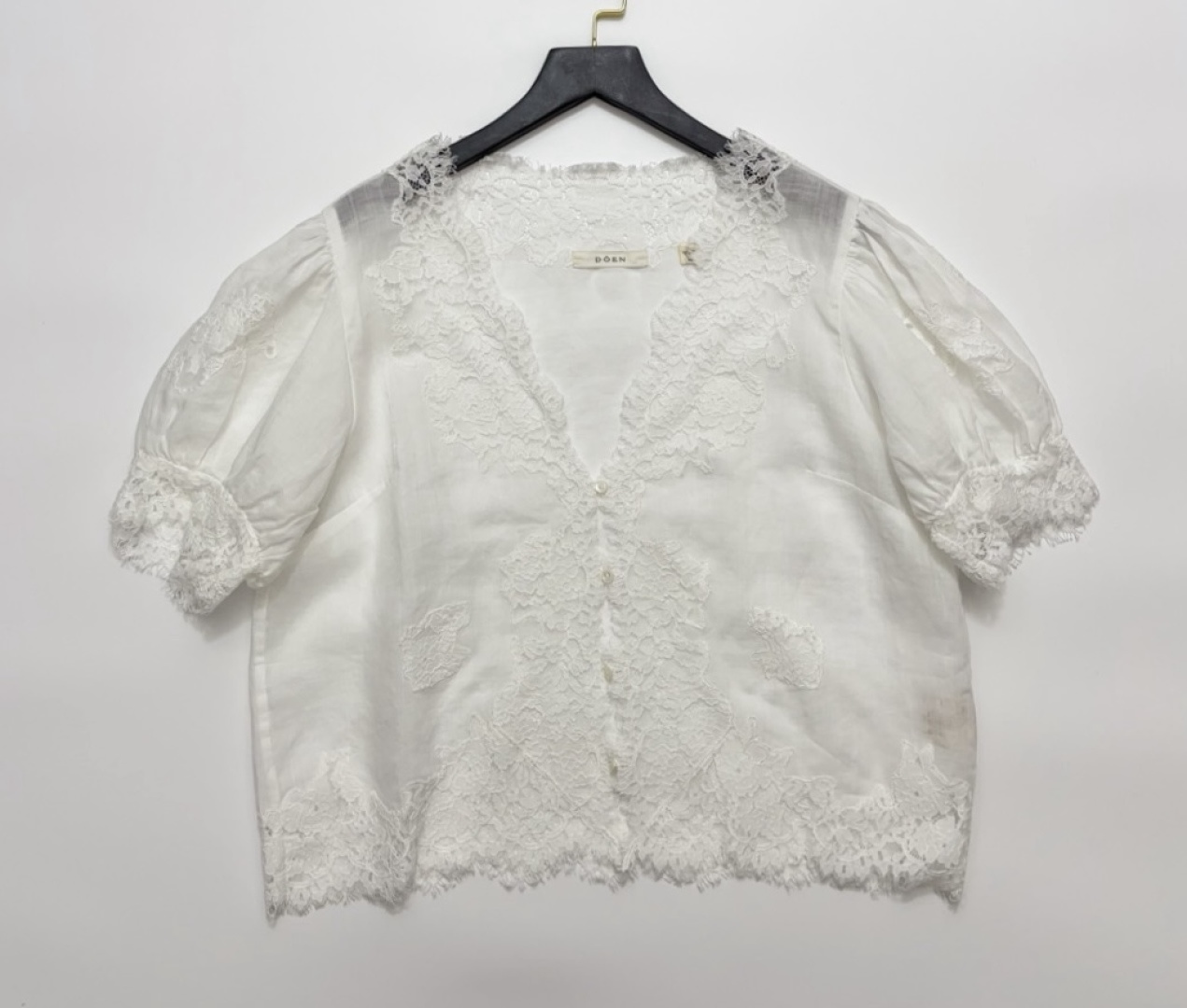Dôen Exquisite French Hollow Lace Trim Puff Sleeve V-Neck Shirt