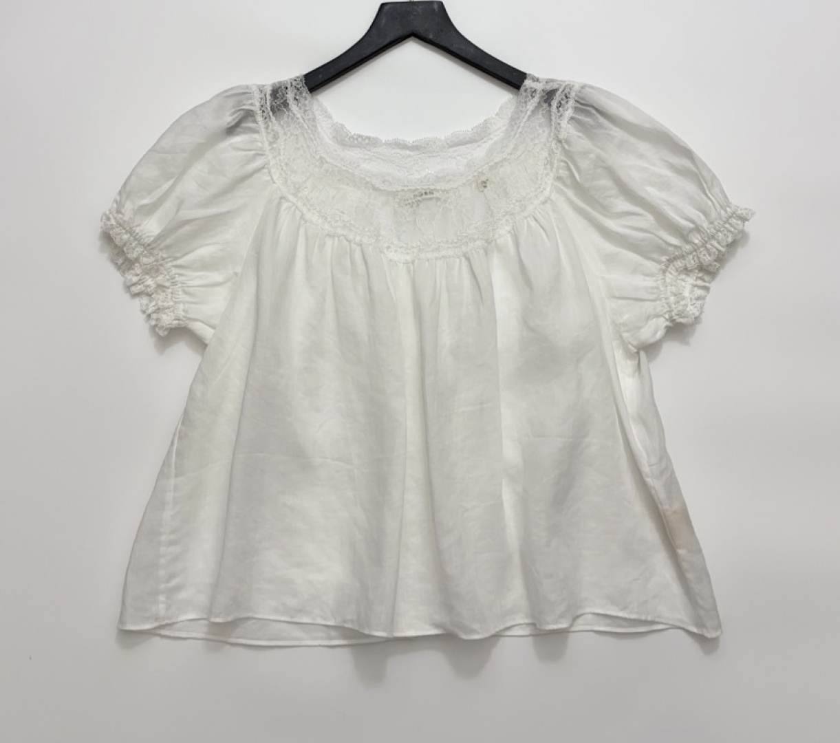 Dôen Sheer Lace Trim Patchwork Round Neck Puff Sleeve Top