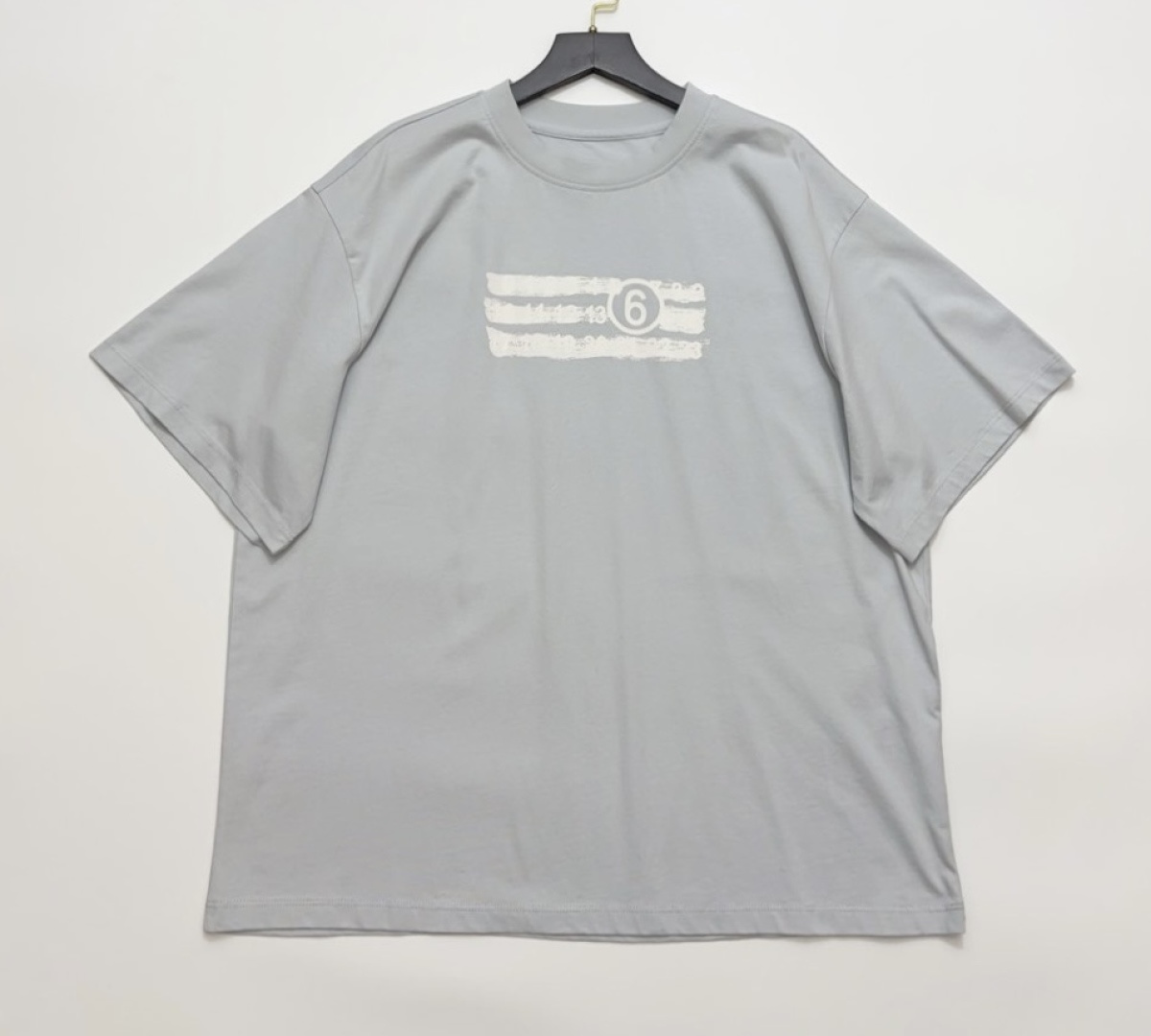 0.19kg/loose-fitting short-sleeved t-shirt with graffiti design (label cut)