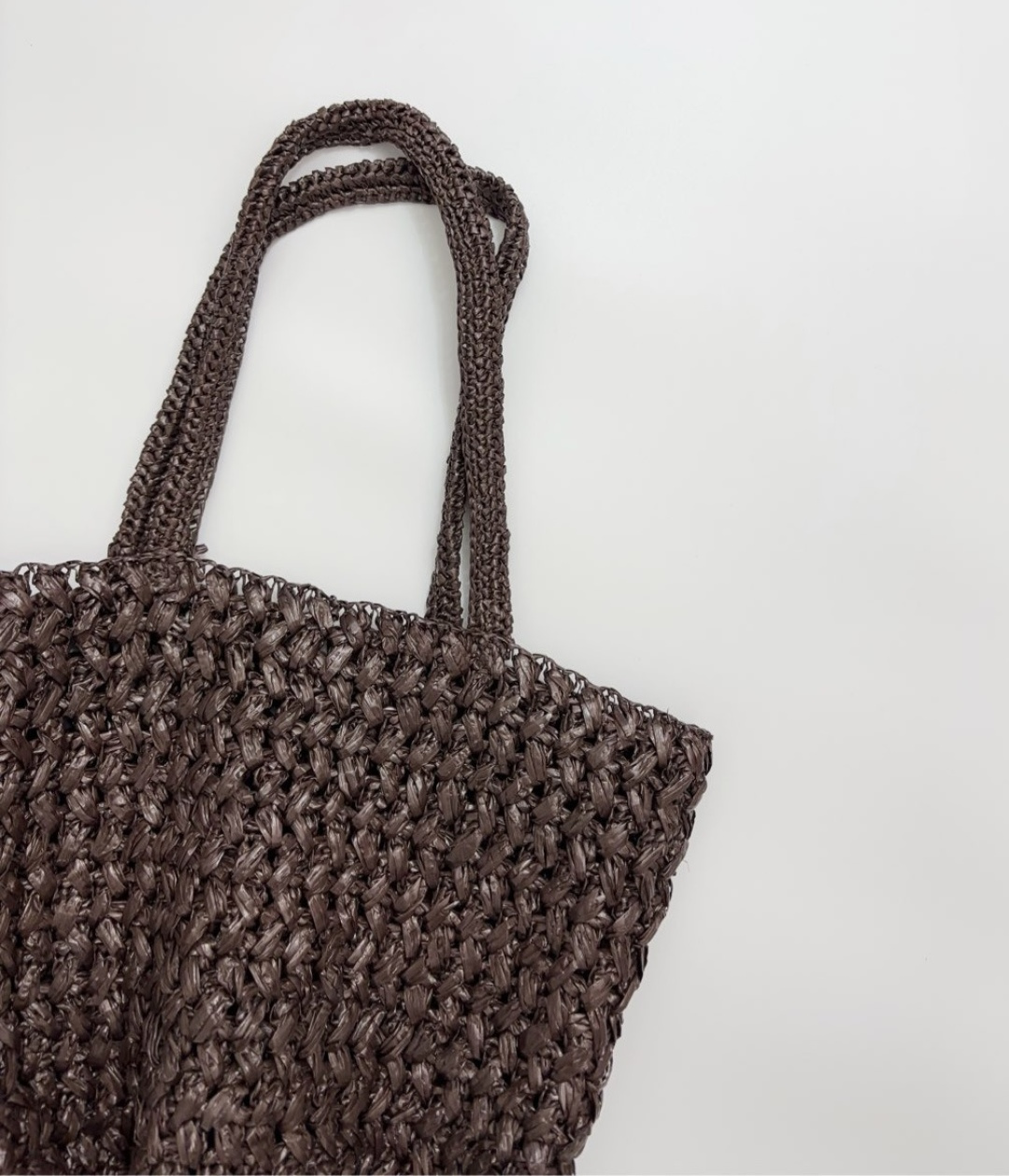 Raffia woven bag with cutout label, made of raffia. - View 3