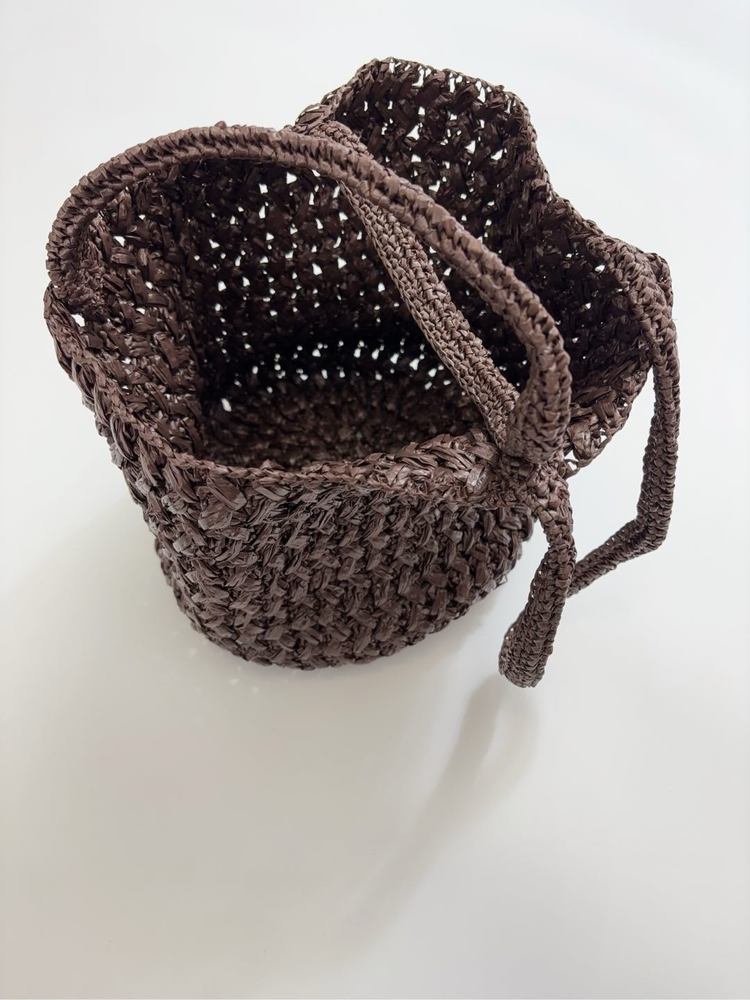 Raffia woven bag with cutout label, made of raffia. - View 10
