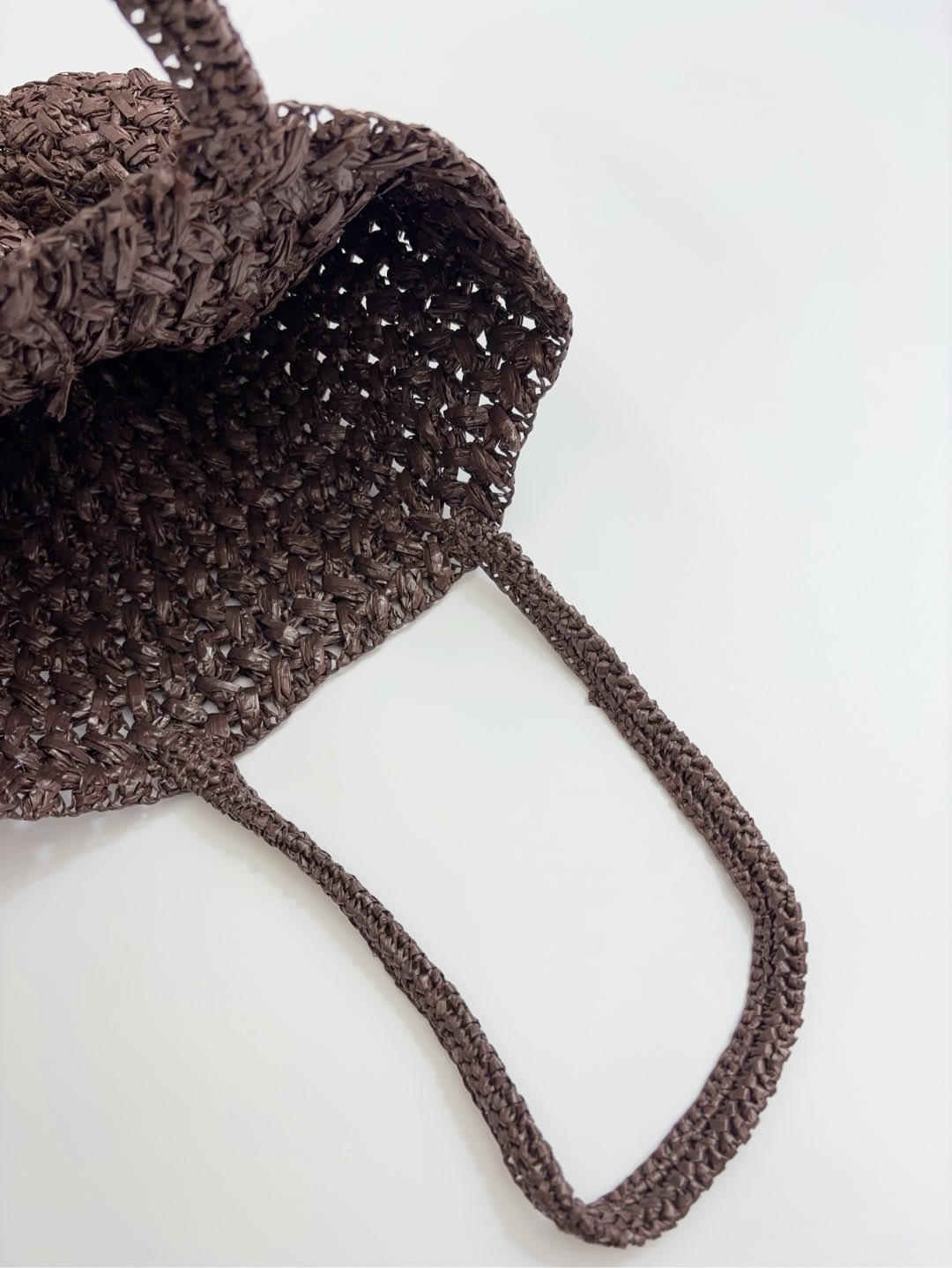 Raffia woven bag with cutout label, made of raffia. - View 6